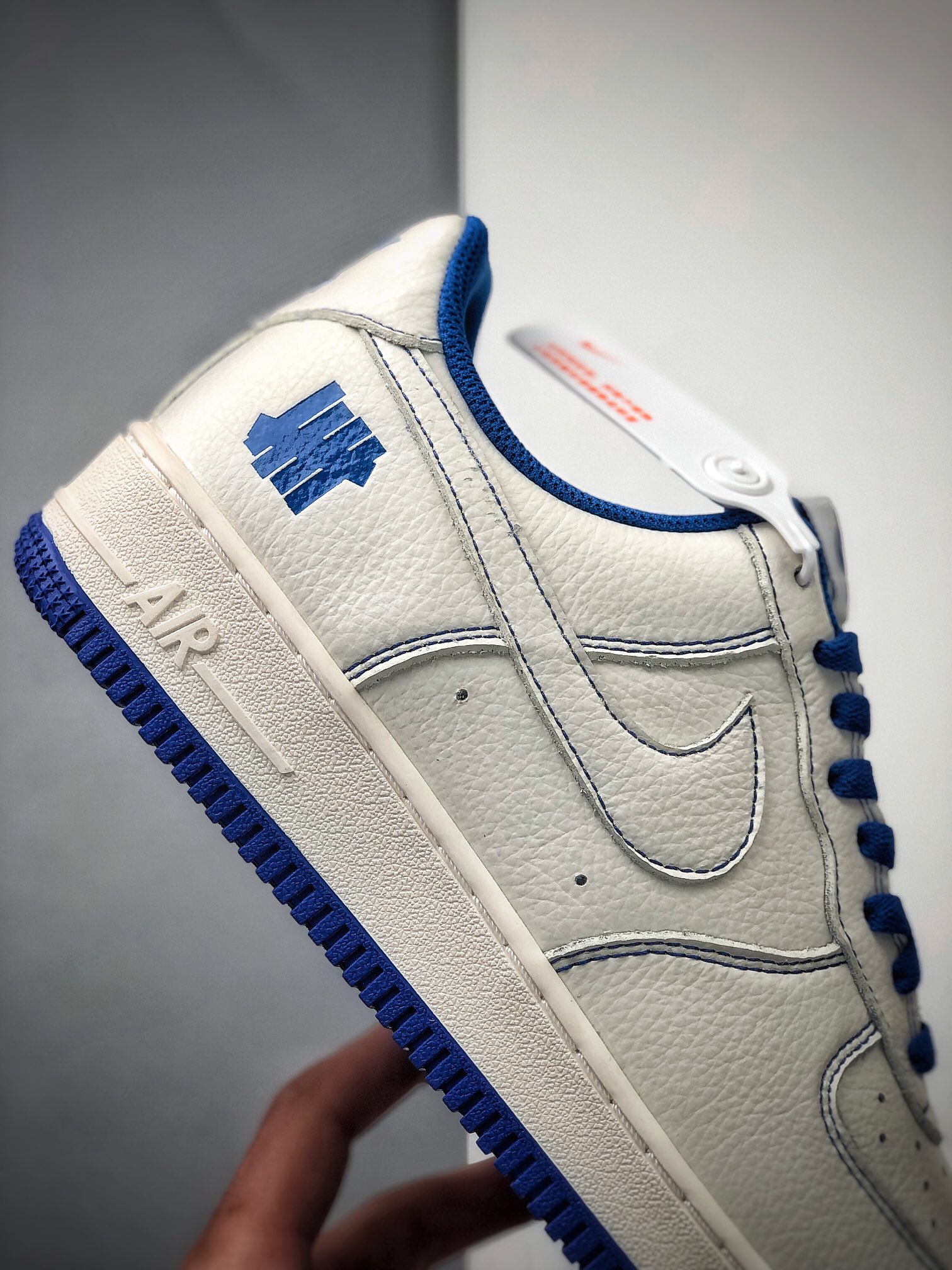 240 洛杉矶潮牌店限量发售  Undefeated x Nike Air Force 1 Low 米白宝蓝空军一号低帮休闲板鞋  UN1570-680
