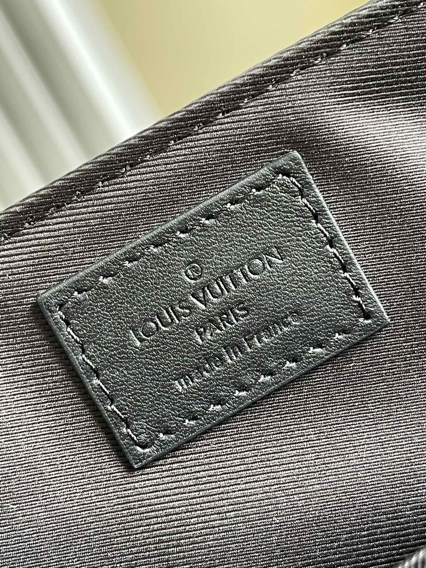 Louis Vuitton LV 长方体Trunk邮差包 M45727