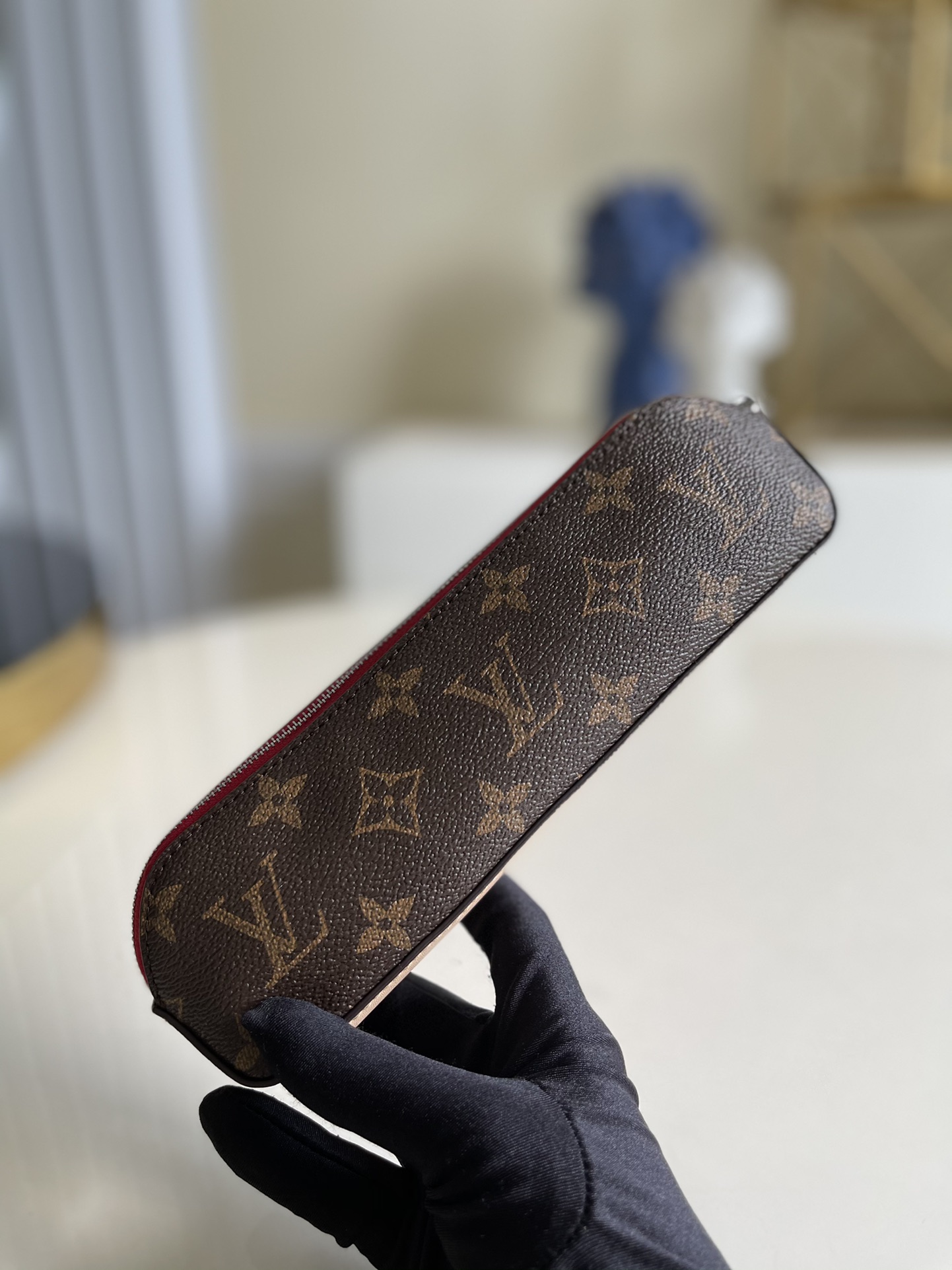 NO:396883,[Exclusive real photo of GI0009 presbyterian] This fun pencil bag combines a variety of Louis Vuitton iconic designs and elegant appearances, making it a worthwhile office supply. Monogram canvas, VVN embossed leather and round LV logo highlight the brand characteristics, and the vibrant color scheme adds charming glory to the desktop.i.,LV [original leather],louis vuitton,louis vuitton,louis vuitton19860909【独家实拍GI0009老花】此款趣味十足的笔袋融合多种路易威登标志性设计与优雅外观,是一款值得拥有的办公用品.Monogram帆布、VVN压纹皮革与圆形LV标识凸显品牌特质,充满活力的配色为桌面增添迷人光彩.i.,LV【原厂皮】,louis vuitton,louis vuitton,Bag