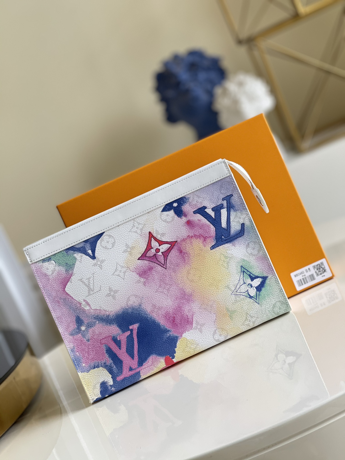 NO:397191,【Exclusive real photo M80460 white】watercolor summer series printed handbag series Monogram Eclipse canvas cut, this new medium-sized handbag with tough style can easily store personal essential items size 26x20x5cm a.,LV [original leather],louis vuitton19860909【独家实拍M80460白色】watercolor 夏日系列 印花手包系列 Monogram Eclipse帆布裁制而成,此款风格硬朗的全新中号手袋可轻松收纳个人必备物品尺寸26x20x5cm a.,LV【原厂皮】,louis vuitton,Bag