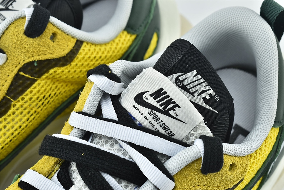 耐克日式‮构解‬美学联名Sacai x Nike Pegasus VaporFlySPGreenYellowBlackWhite混合马拉松‮构解‬前卫变形三层底休闲运‮慢动‬跑鞋“透吸‮黑白‬大重叠双钩子”
size：36 36.5 37.5 38 38.5 39 40 40.5 41 42 42.5 43 44 45