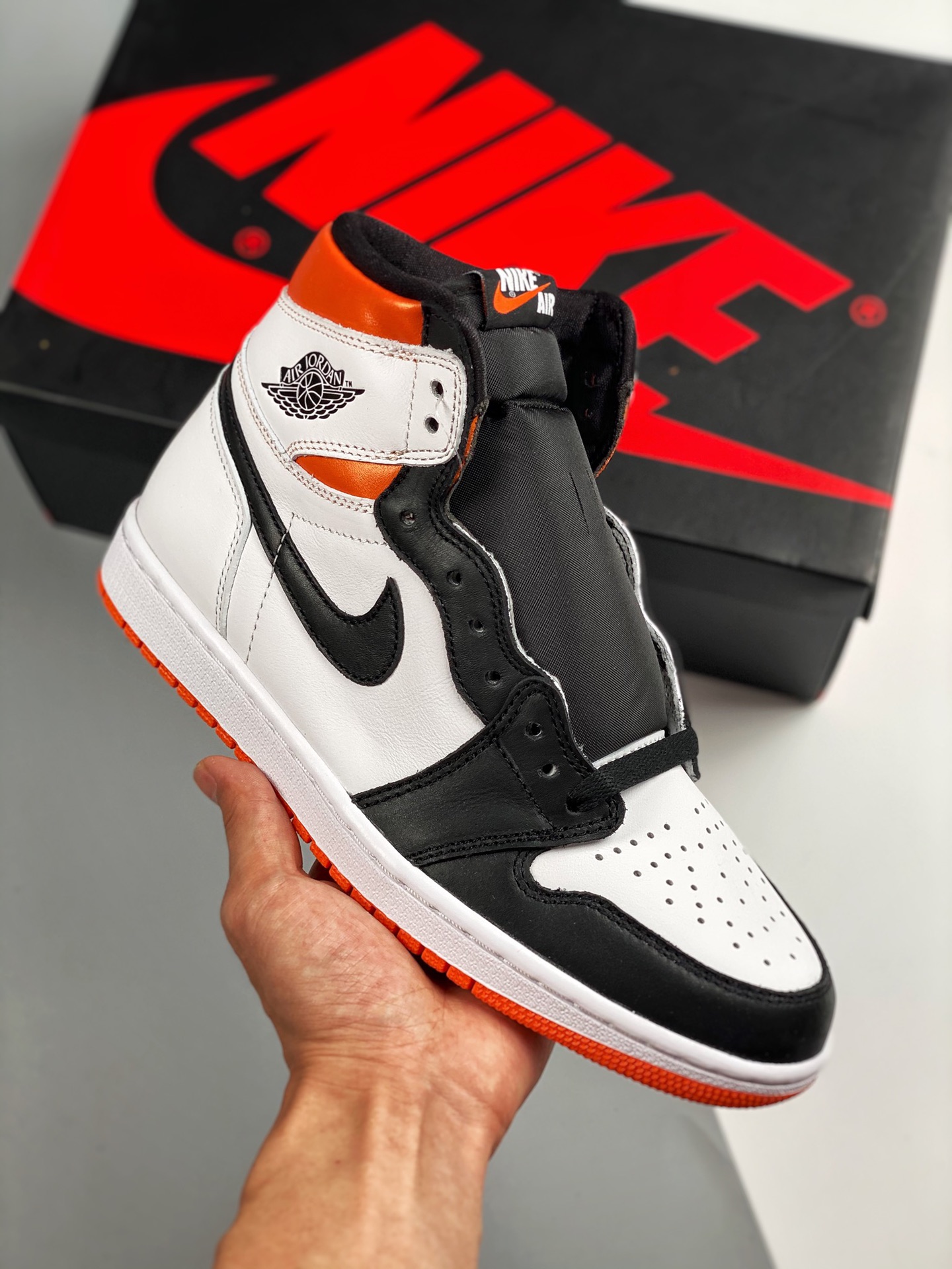Air Jordan 1 High OG "Electro Orange" negro dedo del pie naranja, número de artículo: 555088-180, la única que puede co…