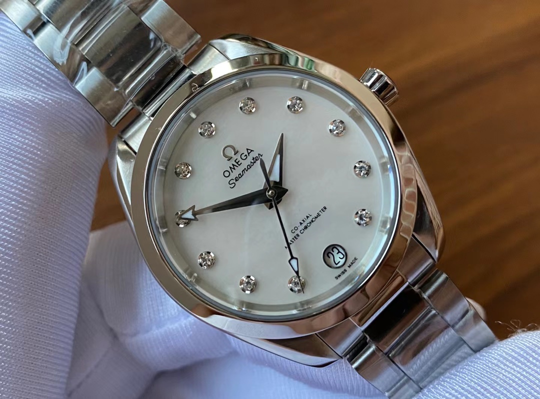 Omega 今日推荐 诚意之作 欧米茄海马系列 直径34mm 每个女孩都渴望得到心宜的礼物 一份优秀的礼物