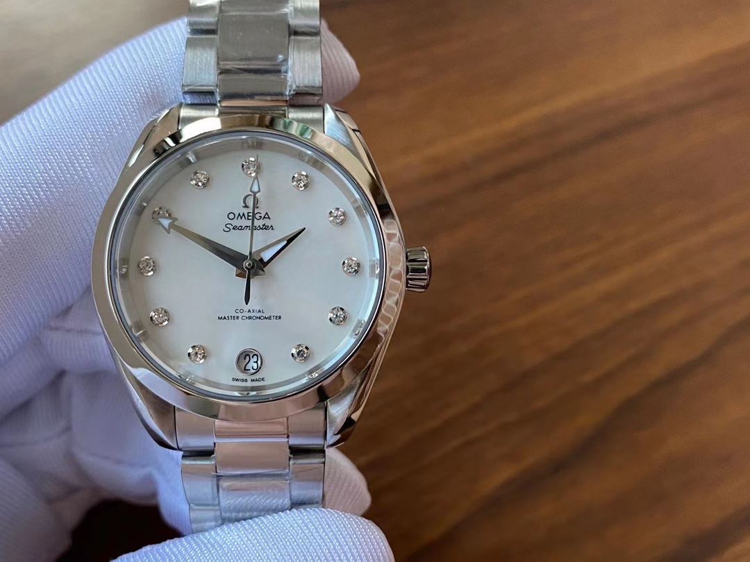 Omega 今日推荐 诚意之作 欧米茄海马系列 直径34mm 每个女孩都渴望得到心宜的礼物 一份优秀的礼物