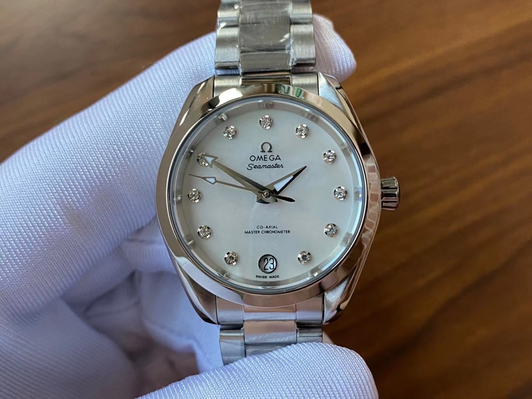 Omega 今日推荐 诚意之作 欧米茄海马系列 直径34mm 每个女孩都渴望得到心宜的礼物 一份优秀的礼物