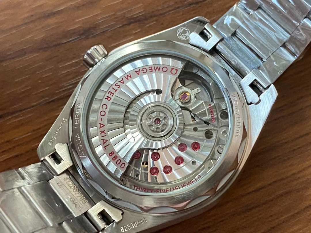 Omega 今日推荐 诚意之作 欧米茄海马系列 直径34mm 每个女孩都渴望得到心宜的礼物 一份优秀的礼物