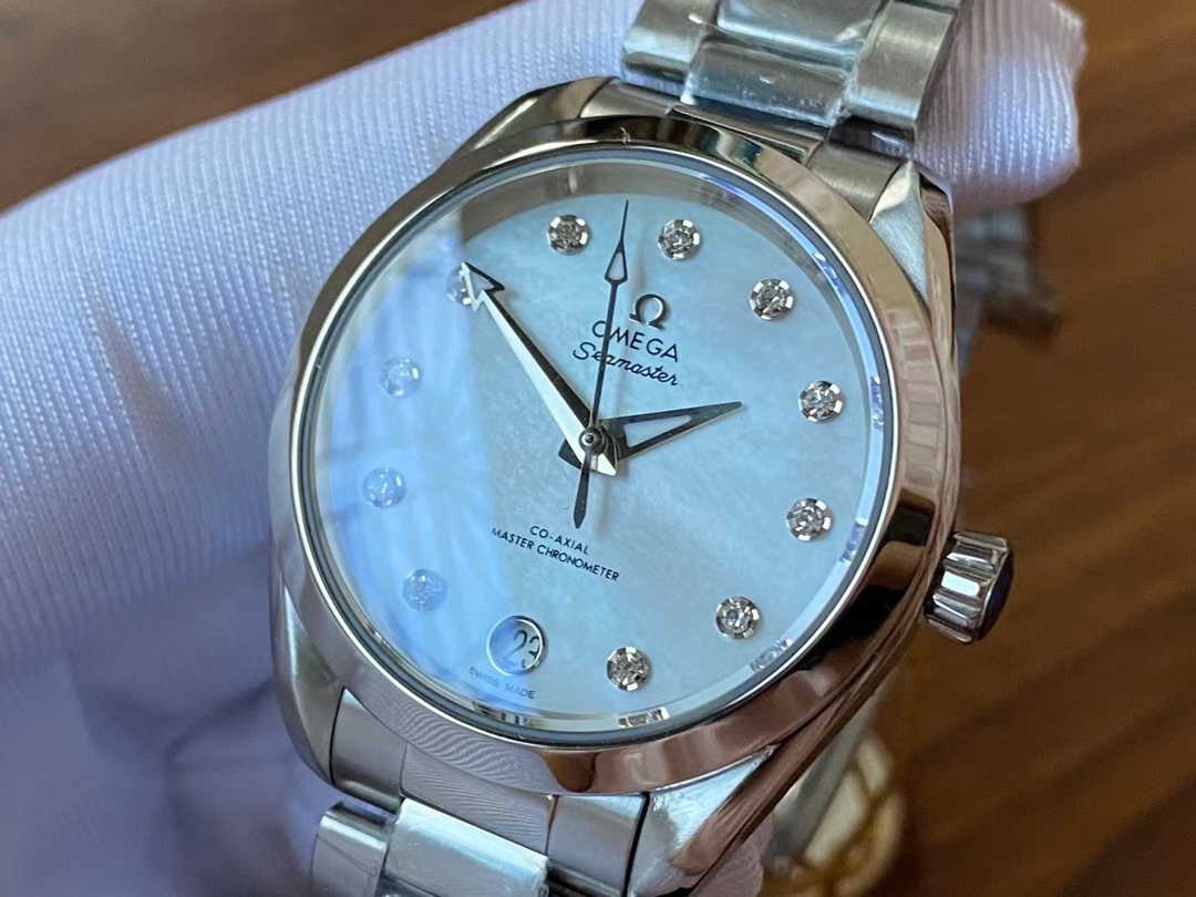 Omega 今日推荐 诚意之作 欧米茄海马系列 直径34mm 每个女孩都渴望得到心宜的礼物 一份优秀的礼物