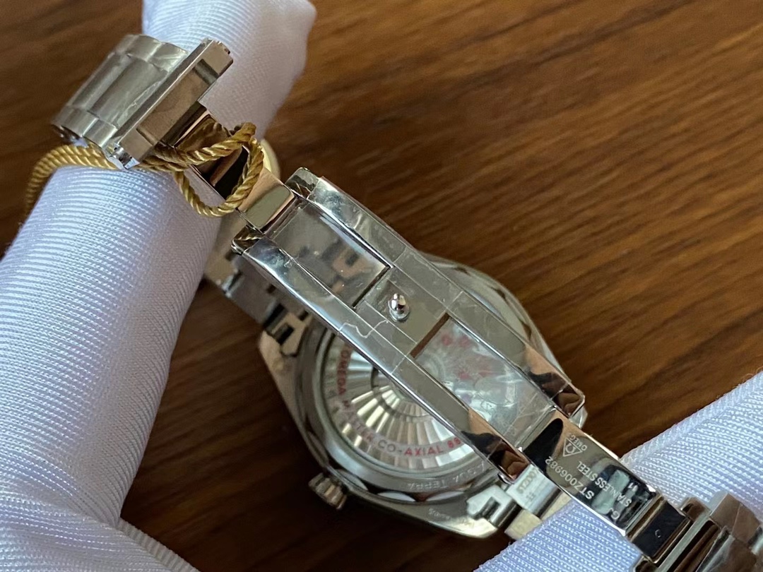 Omega 今日推荐 诚意之作 欧米茄海马系列 直径34mm 每个女孩都渴望得到心宜的礼物 一份优秀的礼物
