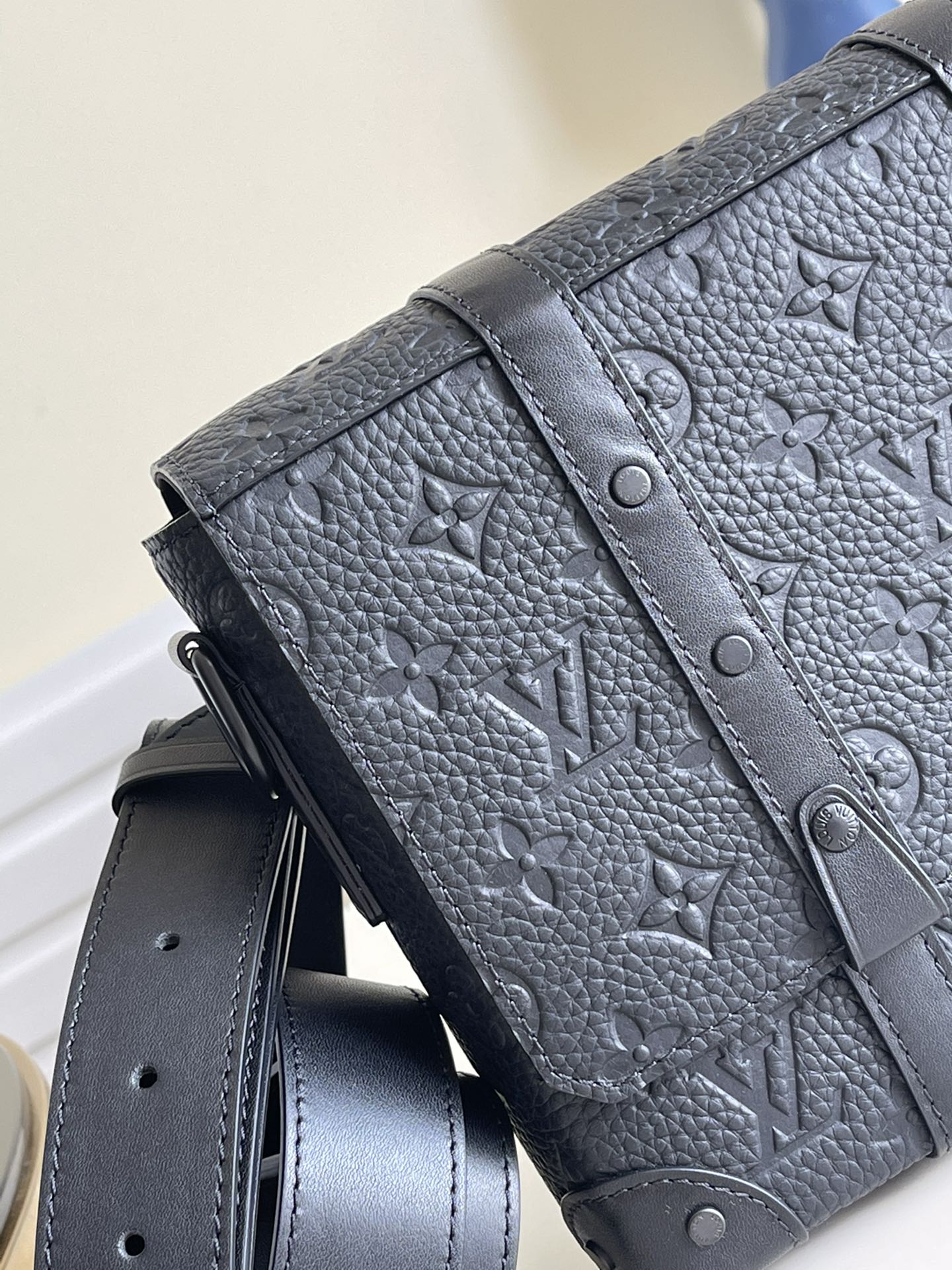 Louis Vuitton LV 长方体Trunk邮差包 M57726