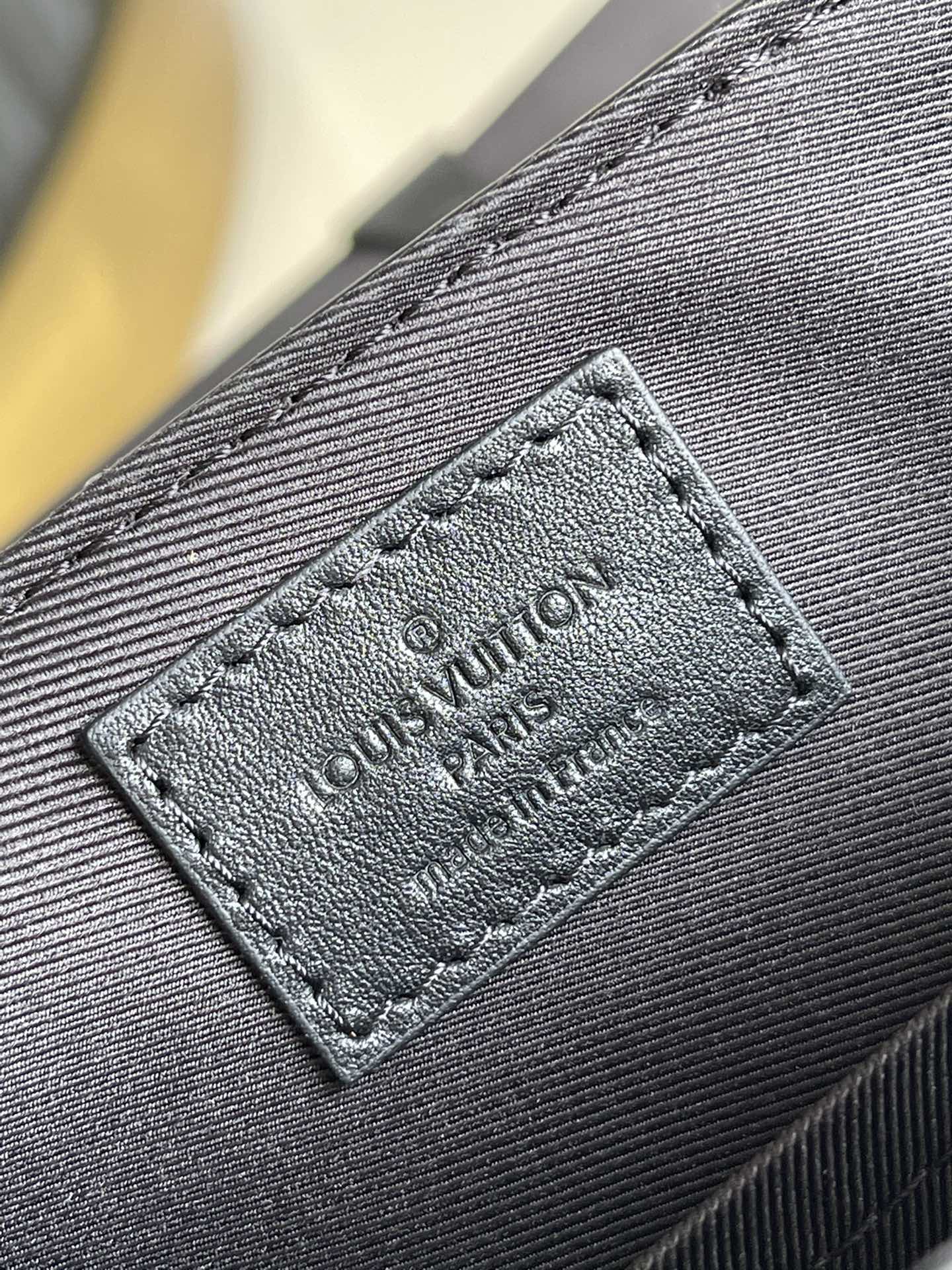 Louis Vuitton LV 长方体Trunk邮差包 M57726
