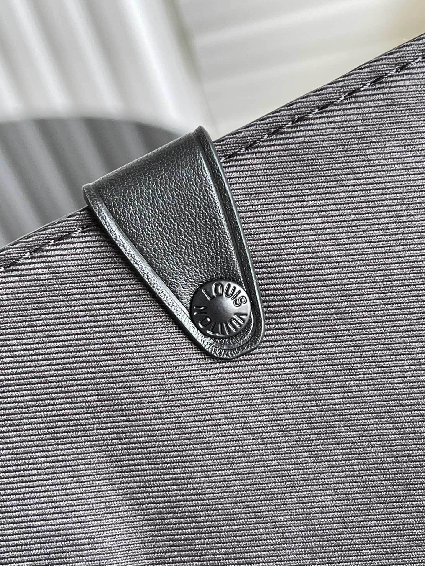 Louis Vuitton LV 长方体Trunk邮差包 M57726
