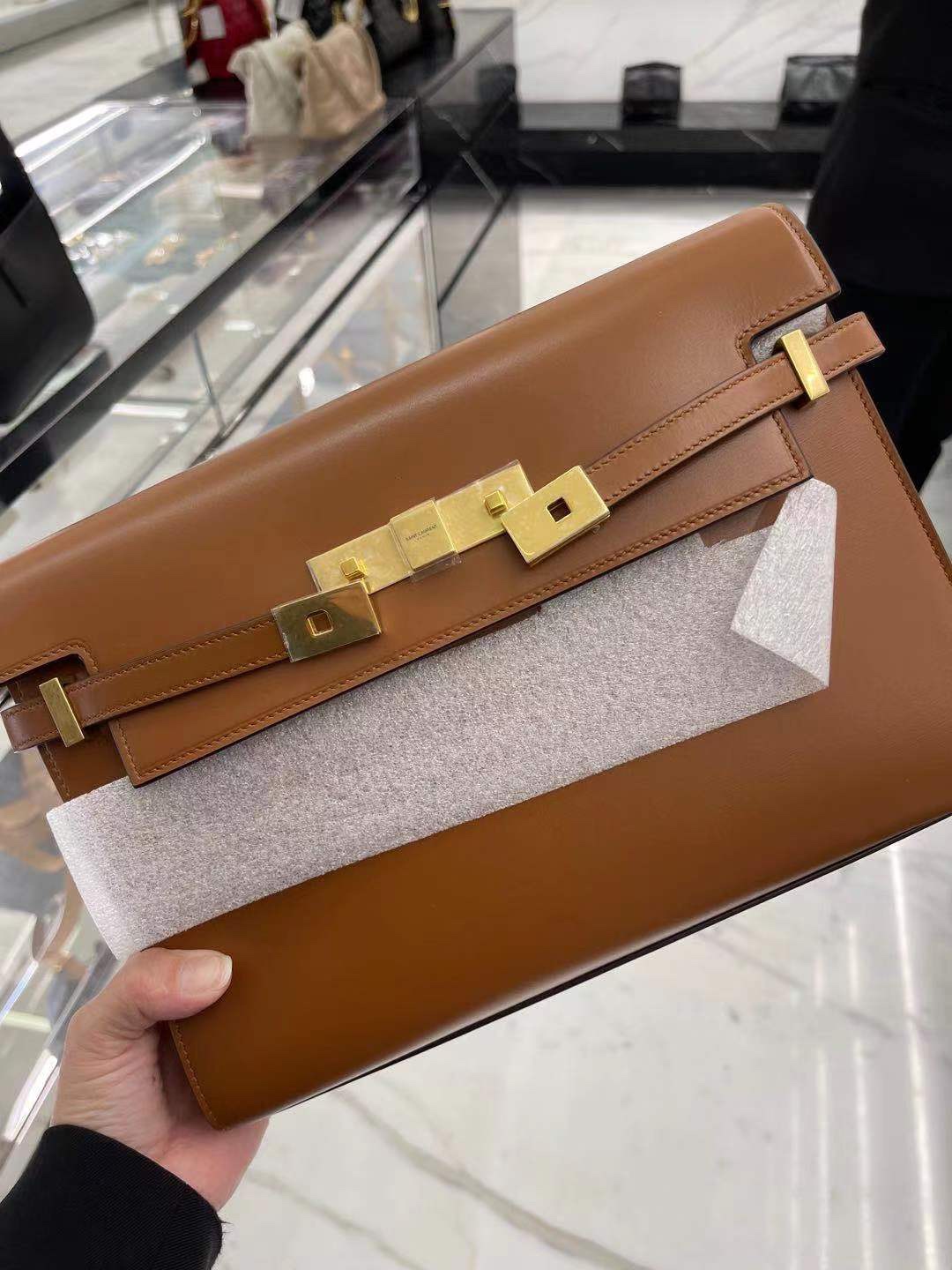 Ysl 𝑴𝒂𝒏𝒉𝒂𝒕𝒕𝒂𝒏 29CM曼哈顿法棍包 579271焦糖色牙签纹金扣