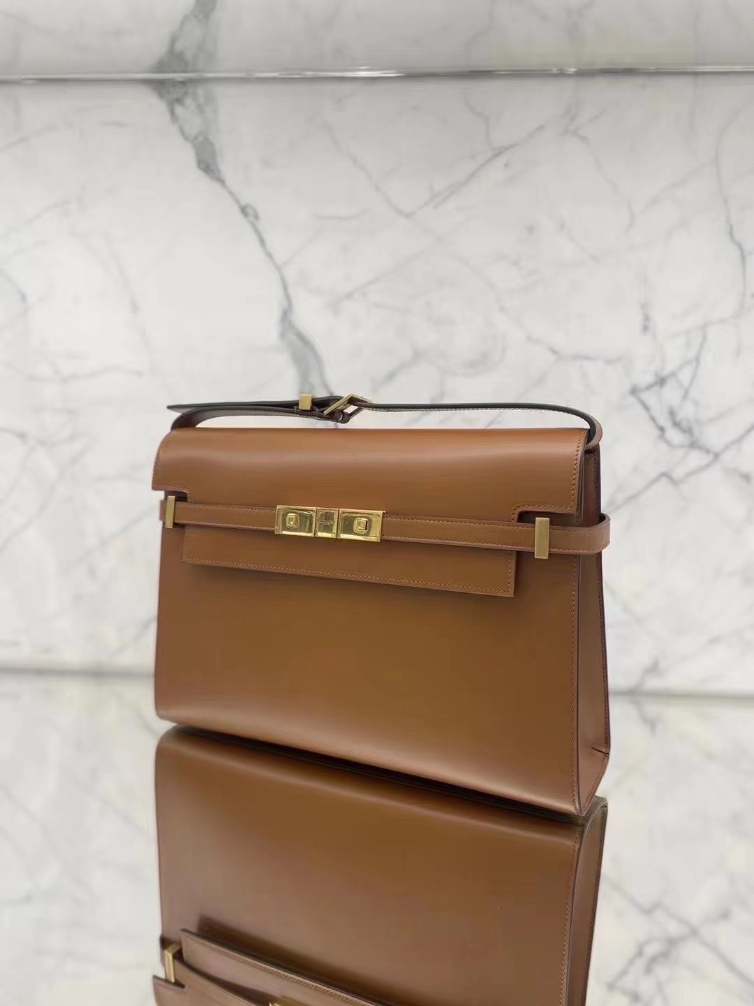 Ysl 𝑴𝒂𝒏𝒉𝒂𝒕𝒕𝒂𝒏 29CM曼哈顿法棍包 579271焦糖色牙签纹金扣