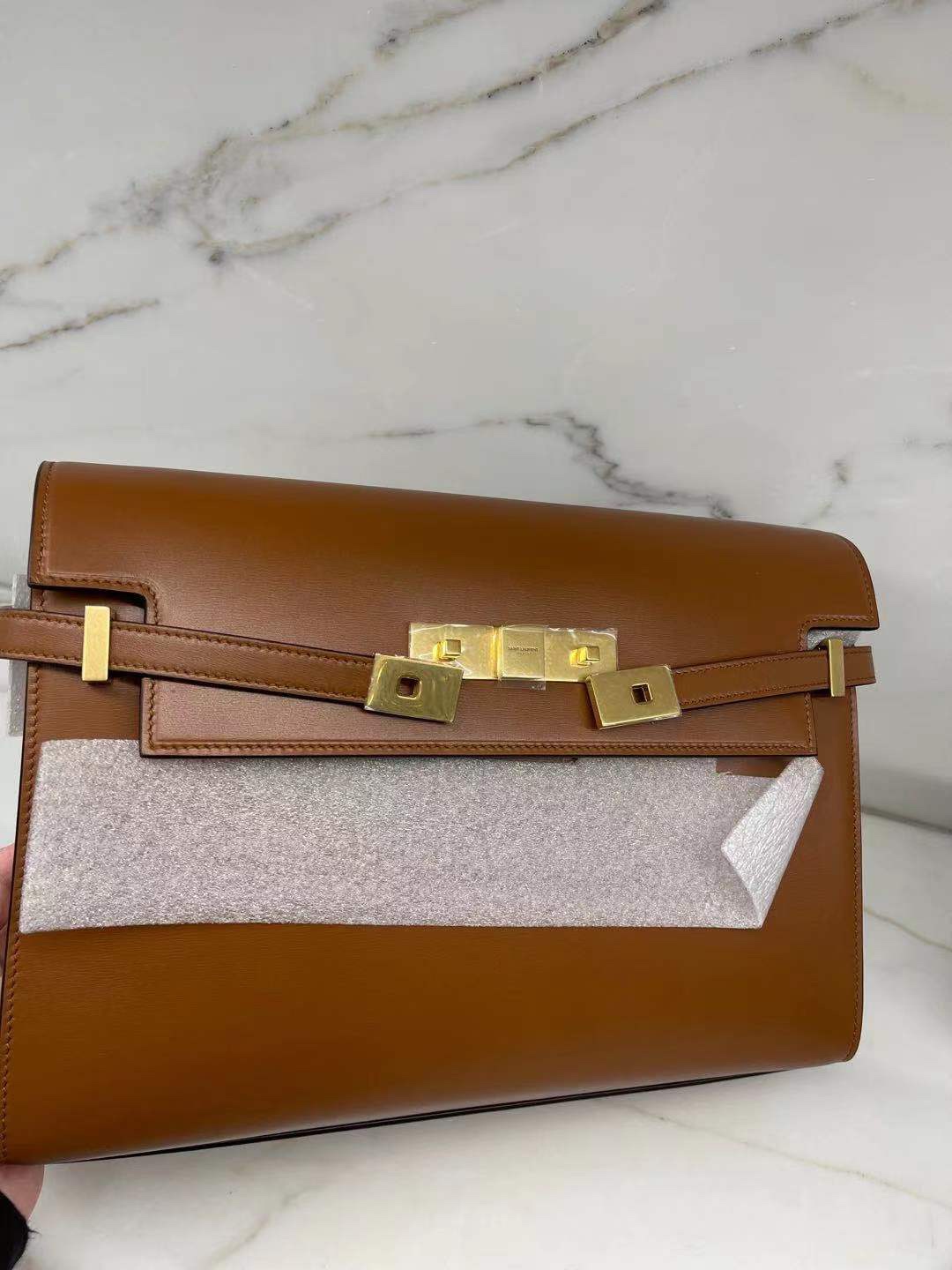 Ysl 𝑴𝒂𝒏𝒉𝒂𝒕𝒕𝒂𝒏 29CM曼哈顿法棍包 579271焦糖色牙签纹金扣