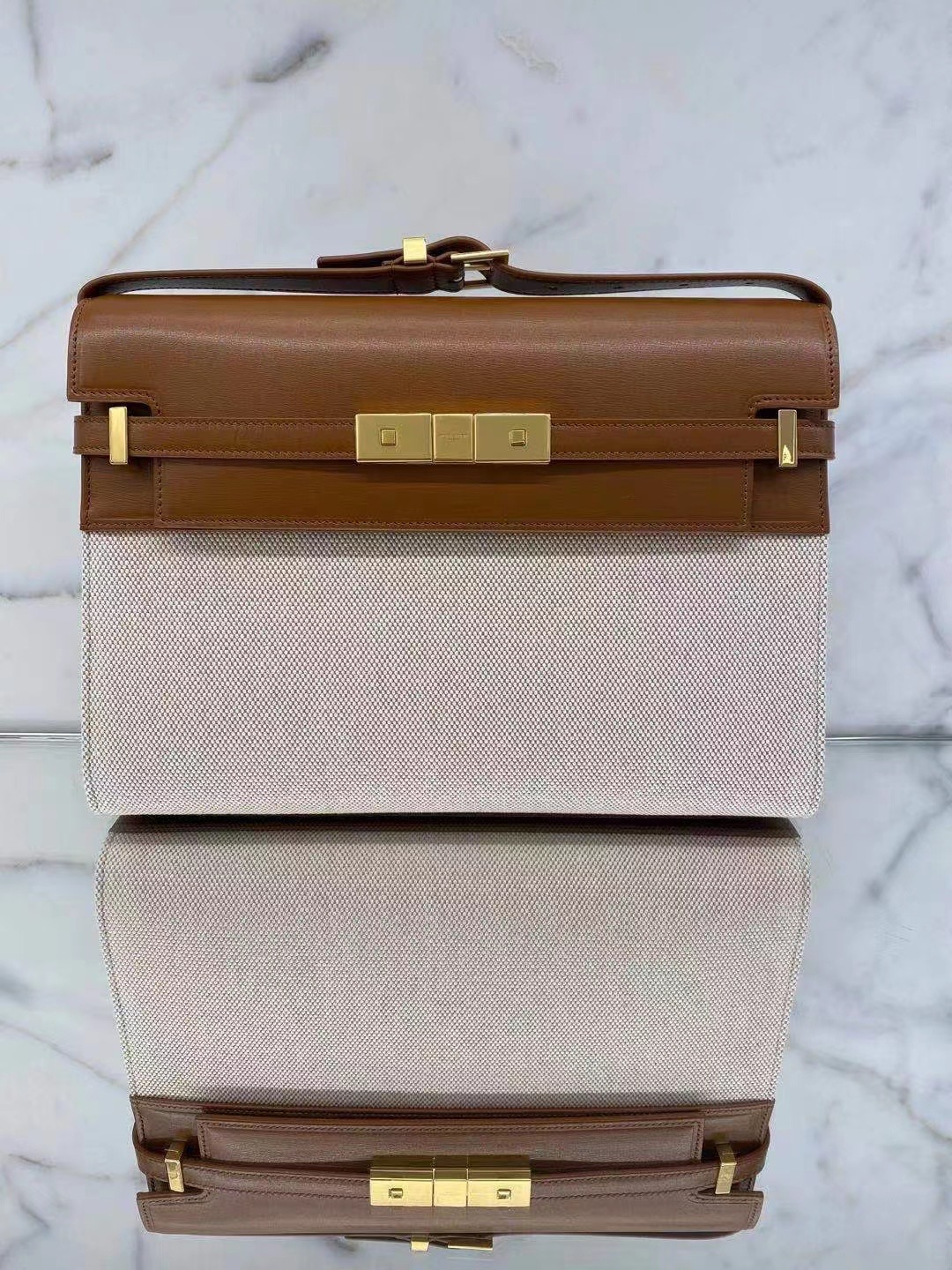 Ysl 𝑴𝒂𝒏𝒉𝒂𝒕𝒕𝒂𝒏 29CM曼哈顿法棍包 579271棕皮配杏色帆布金扣