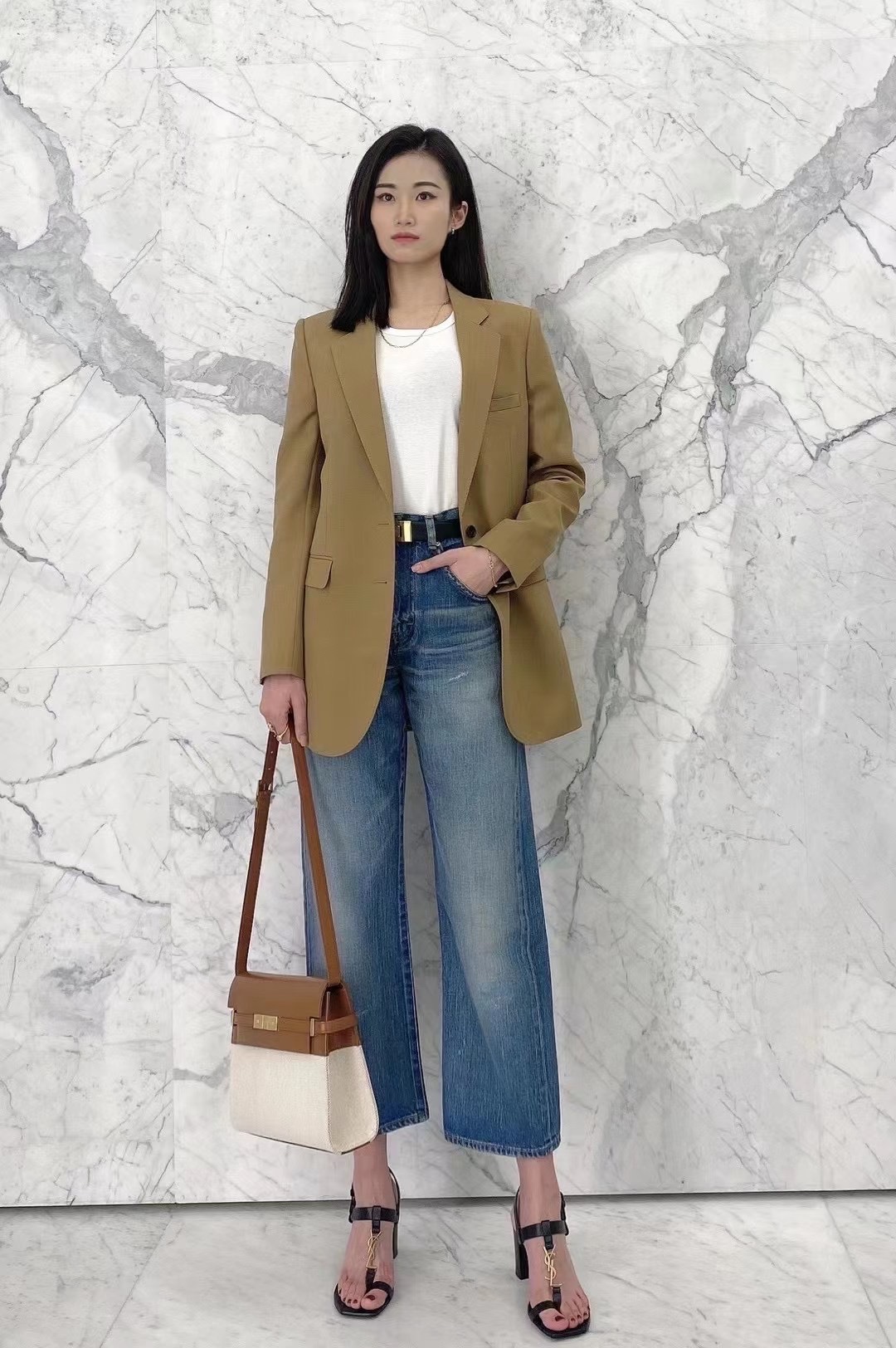 Ysl 𝑴𝒂𝒏𝒉𝒂𝒕𝒕𝒂𝒏 29CM曼哈顿法棍包 579271棕皮配杏色帆布金扣