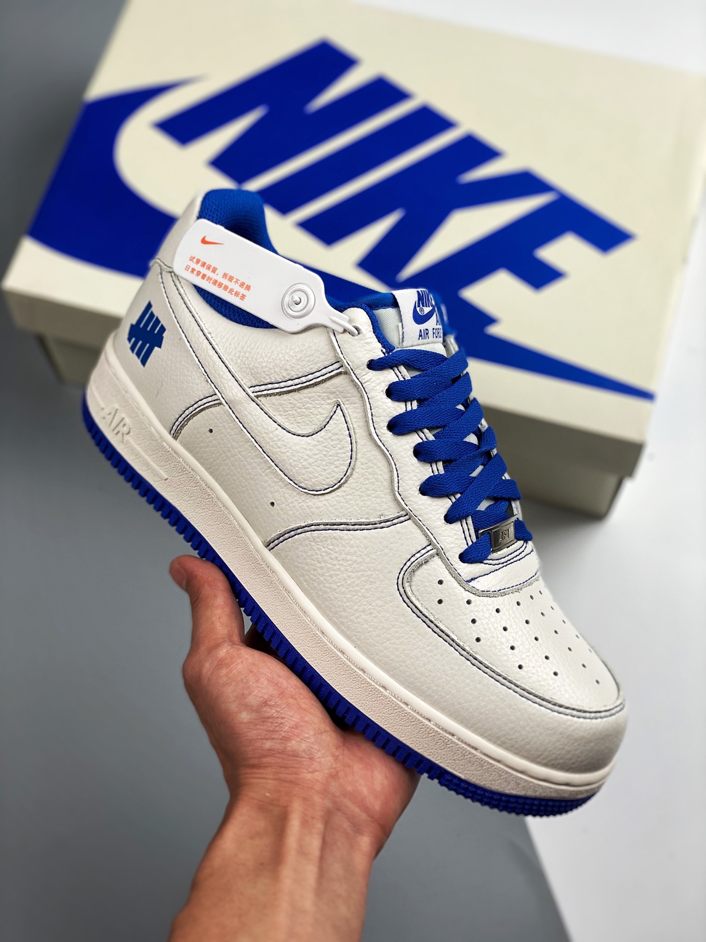 Air Force1' 07 五道杠联名定制 原楦头原纸板 打造纯正空军版型 专注外贸渠道 全掌内置蜂窝气垫 #原盒配件 原厂中底钢印、拉帮完美 SIZE：36 36.5 37.5 38 38.5 39 40 40.5 41 42 42.…