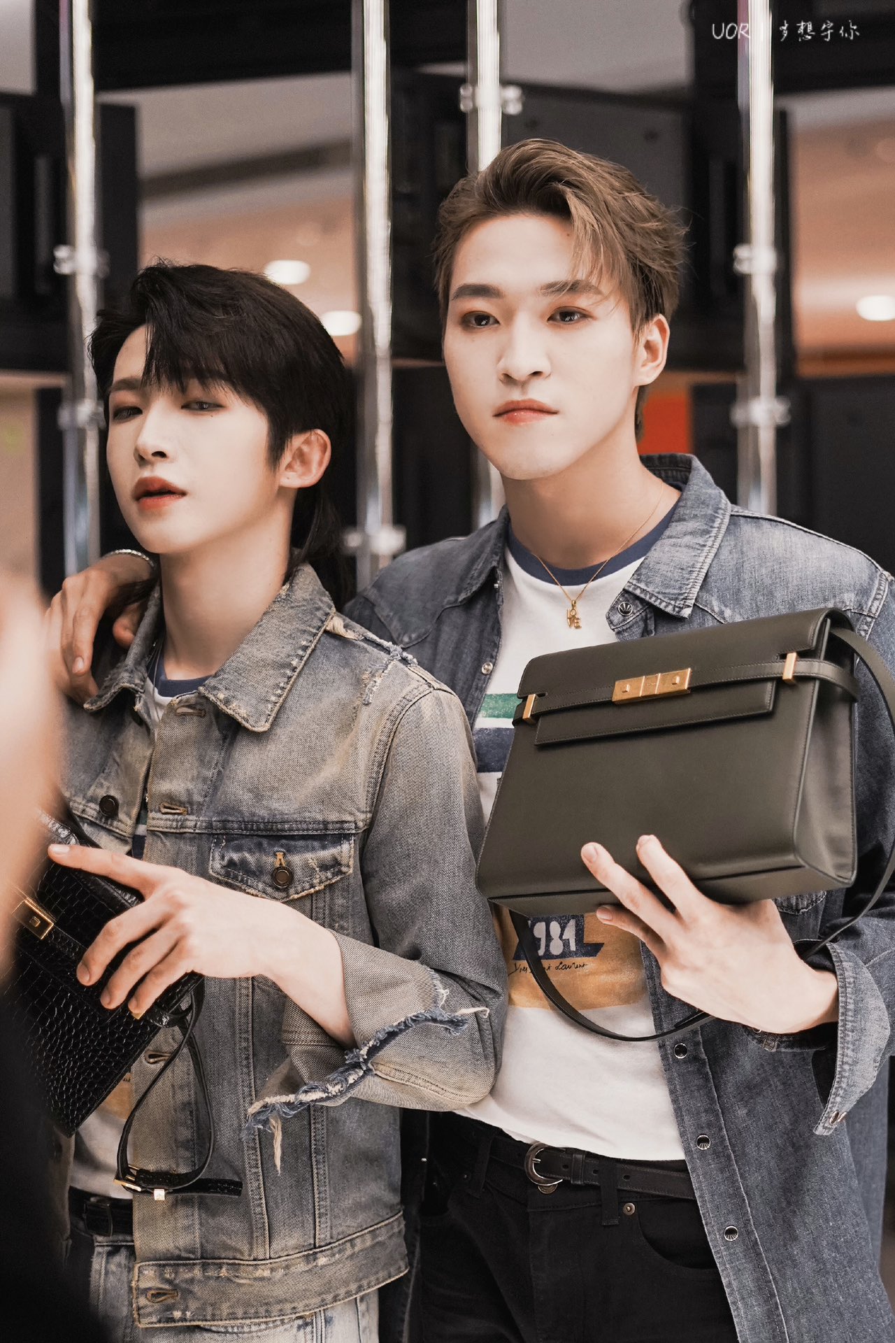 Ysl 𝑴𝒂𝒏𝒉𝒂𝒕𝒕𝒂𝒏 29CM曼哈顿法棍包 579271暗绿色牙签纹金扣