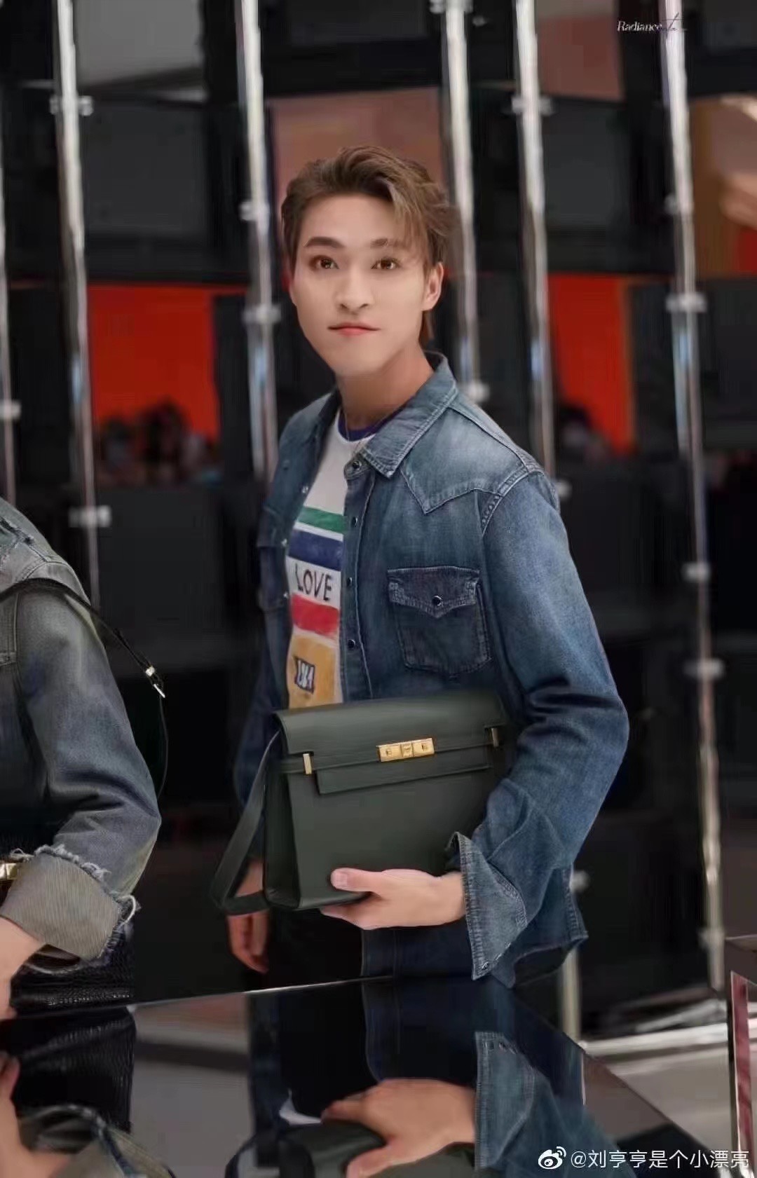 Ysl 𝑴𝒂𝒏𝒉𝒂𝒕𝒕𝒂𝒏 29CM曼哈顿法棍包 579271暗绿色牙签纹金扣