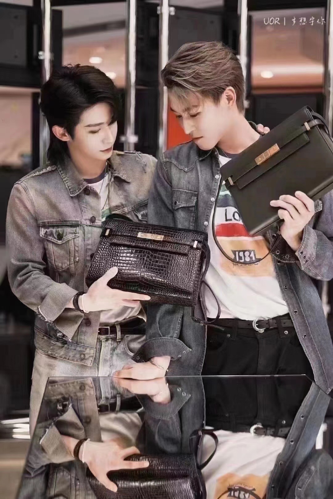 Ysl 𝑴𝒂𝒏𝒉𝒂𝒕𝒕𝒂𝒏 29CM曼哈顿法棍包 579271暗绿色牙签纹金扣