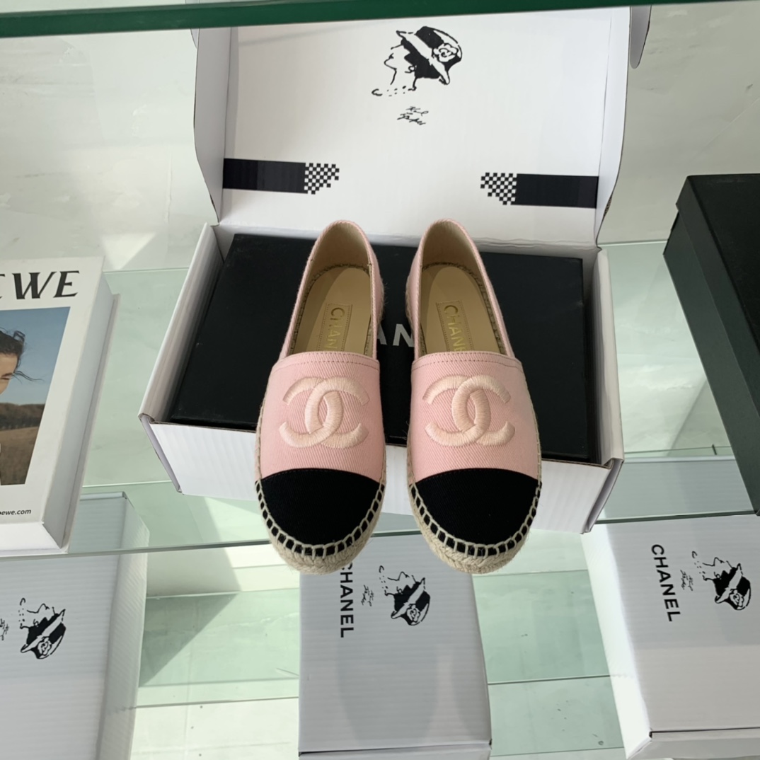 NO:615501,Look out for my purchasing agent. The outer packaging has the most complete colors and the highest version on the entire website. The latest packaging outer box code of Chanel fisherman's shoes counter is 35-40., fisherman's shoes half-flop, chanel, espadrilles19860909认准我家代购外包装全网颜色最齐 版本最高 香奈儿渔夫鞋专柜最新包装外盒码35-40.,渔夫鞋半拖,chanel,espadrilles,Women's Shoes