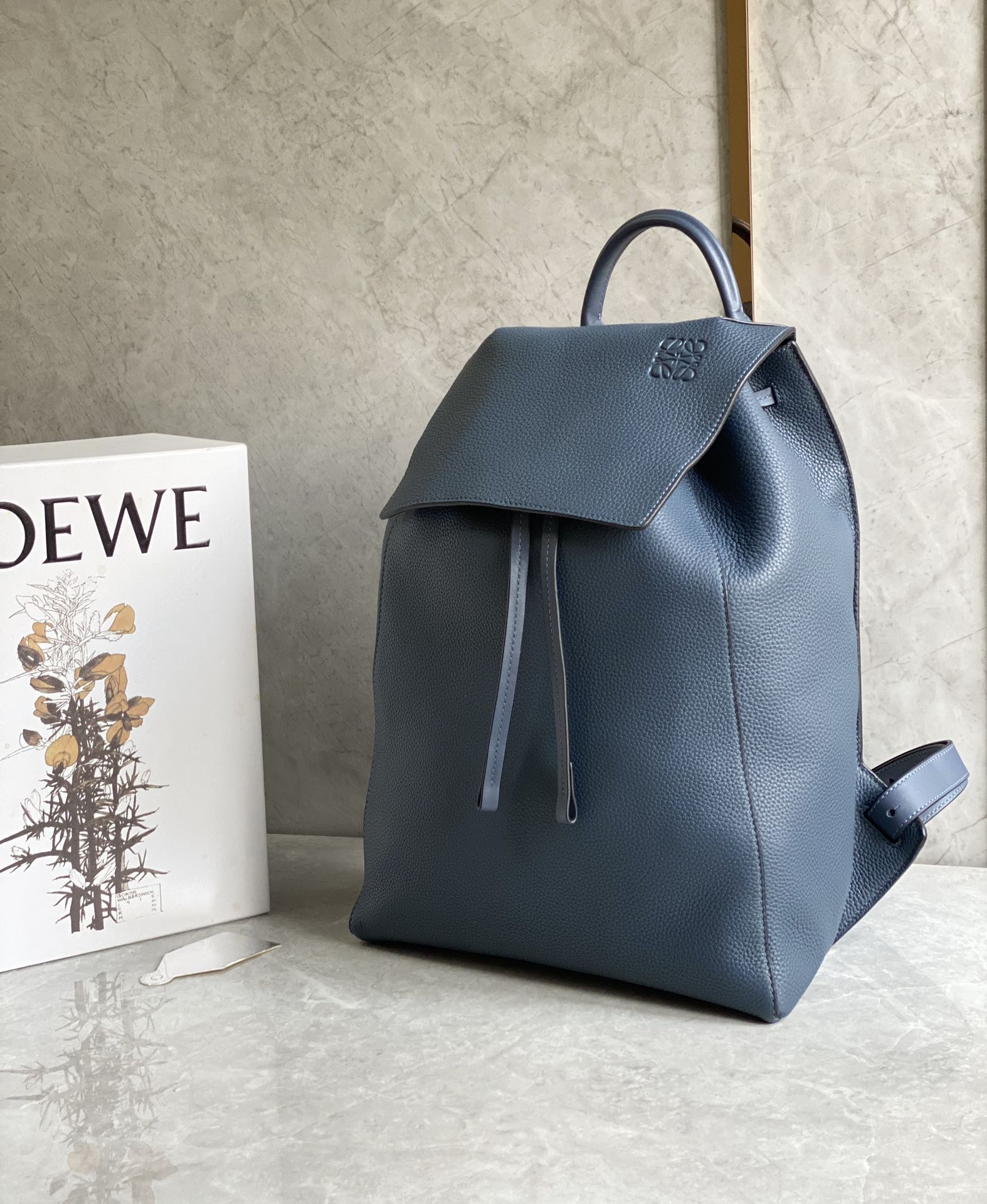 Loewe罗意威 粒面牛皮抽绳背包 蓝色