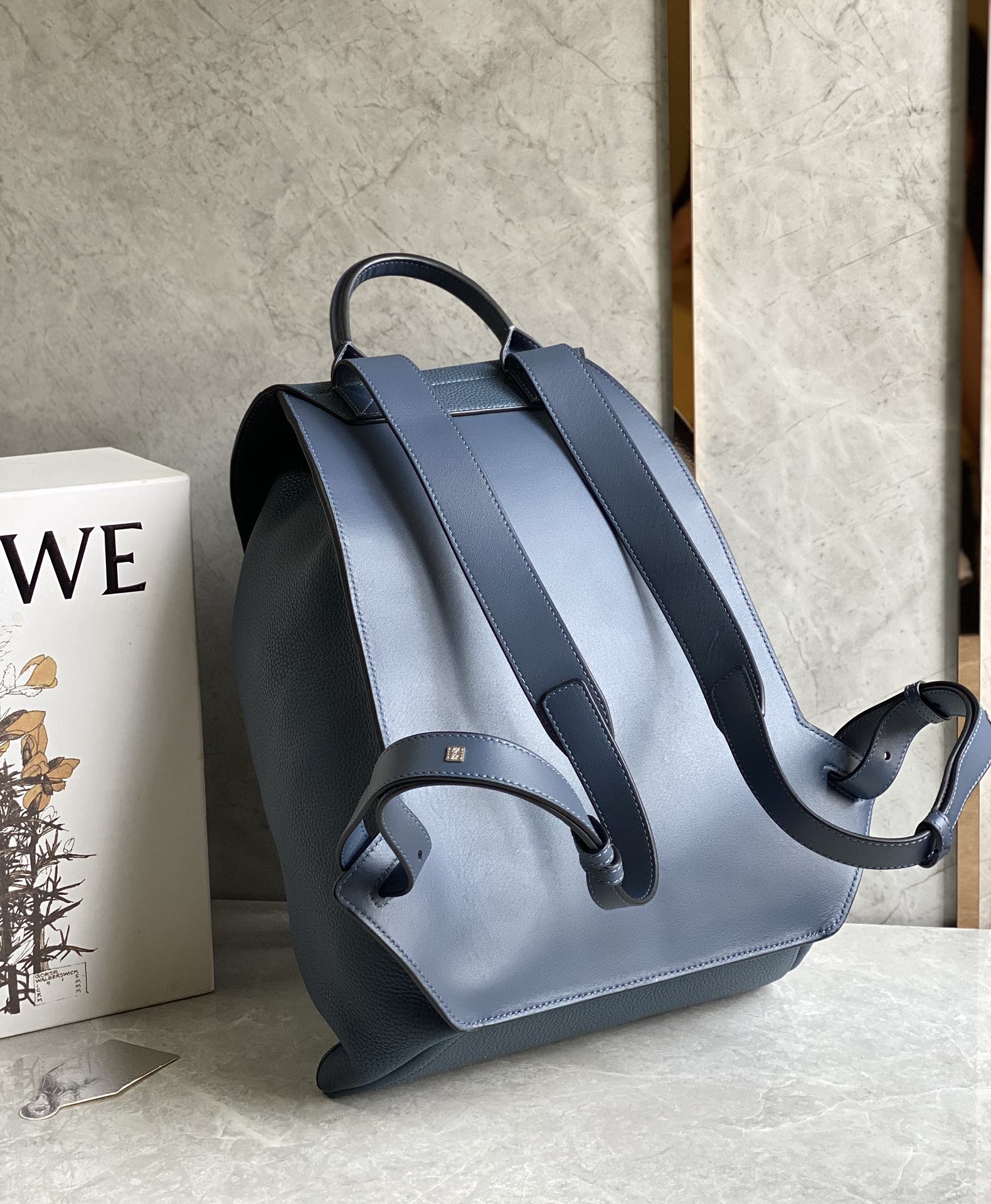 Loewe罗意威 粒面牛皮抽绳背包 蓝色