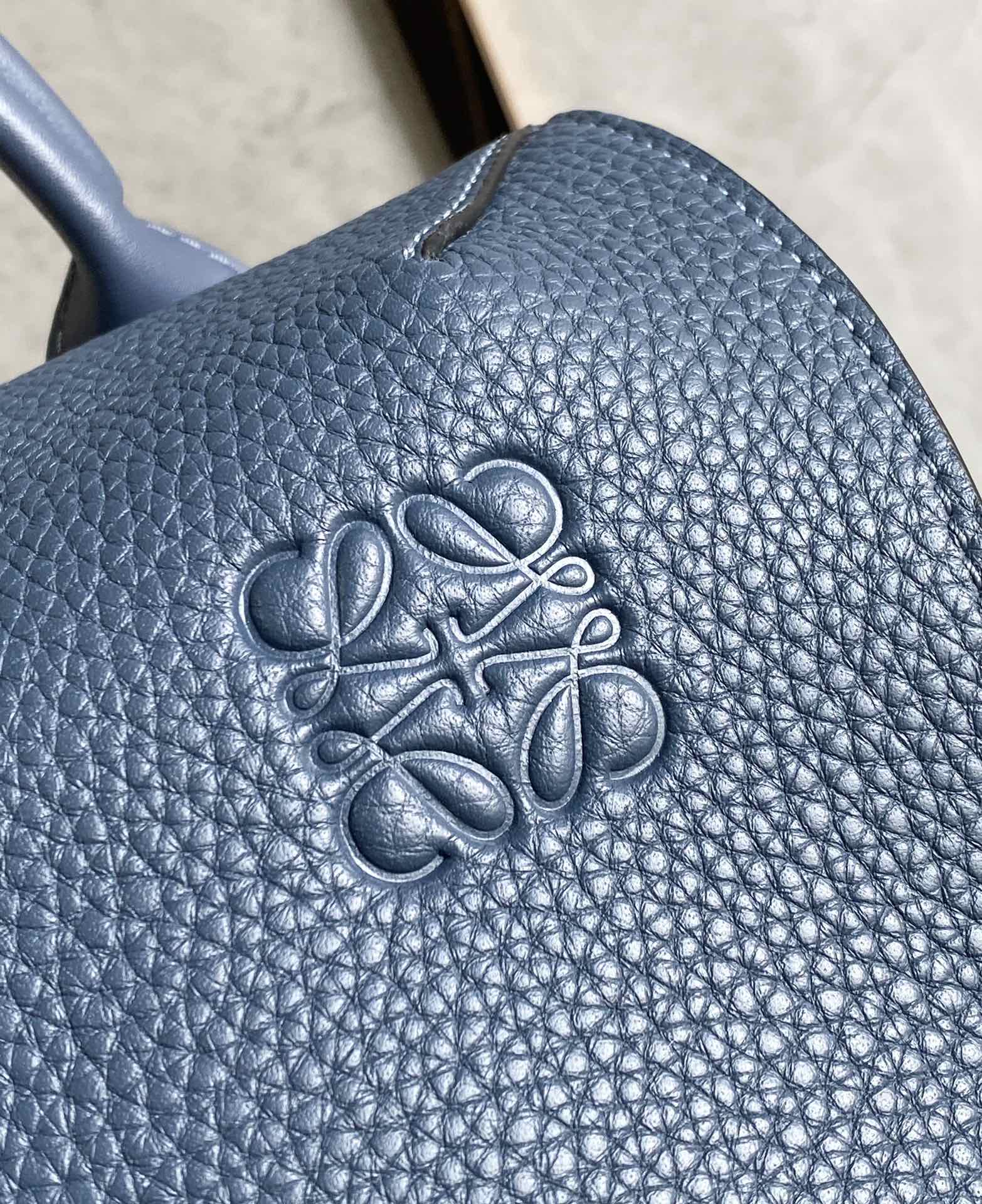 Loewe罗意威 粒面牛皮抽绳背包 蓝色