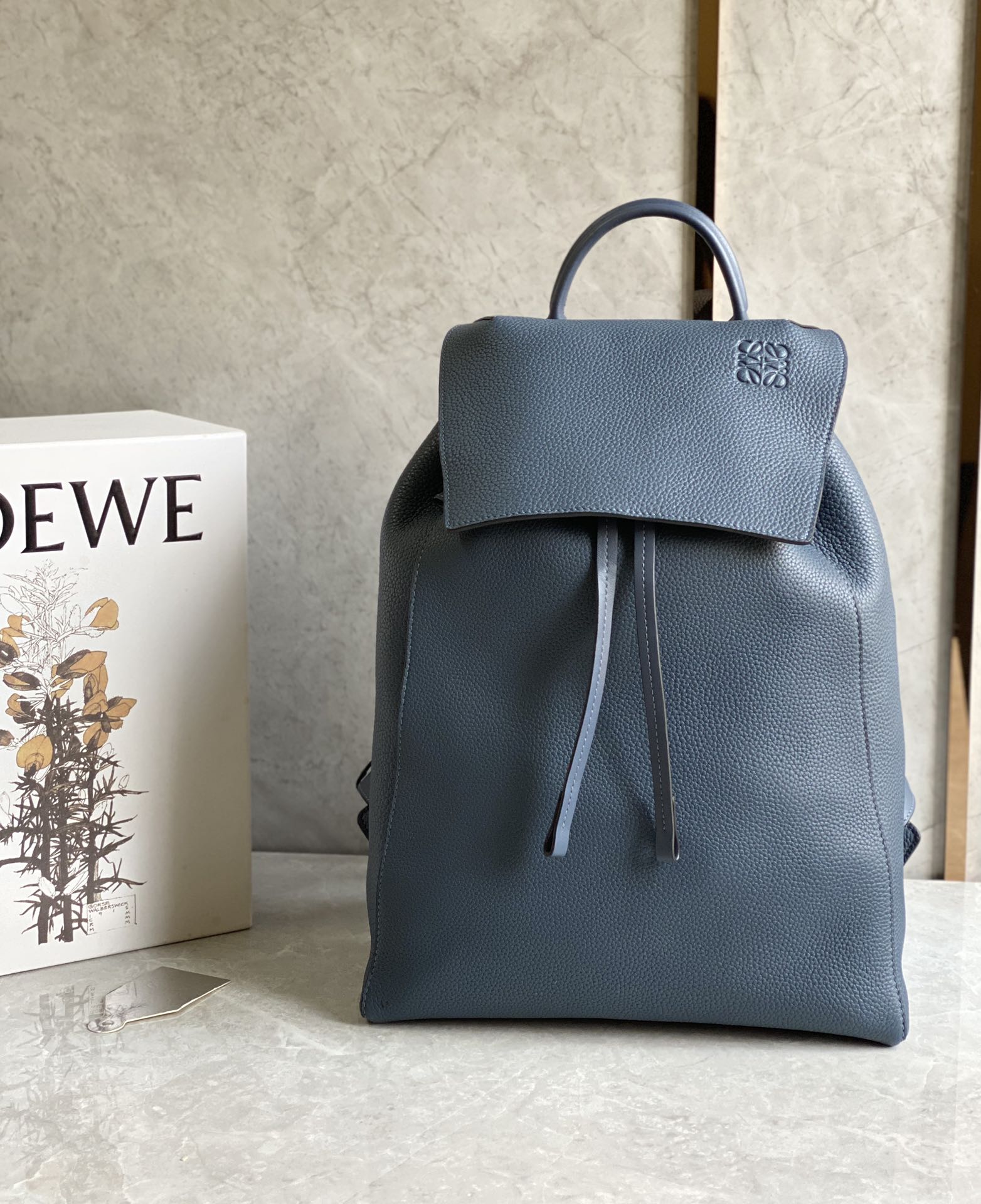 Loewe罗意威 粒面牛皮抽绳背包 蓝色