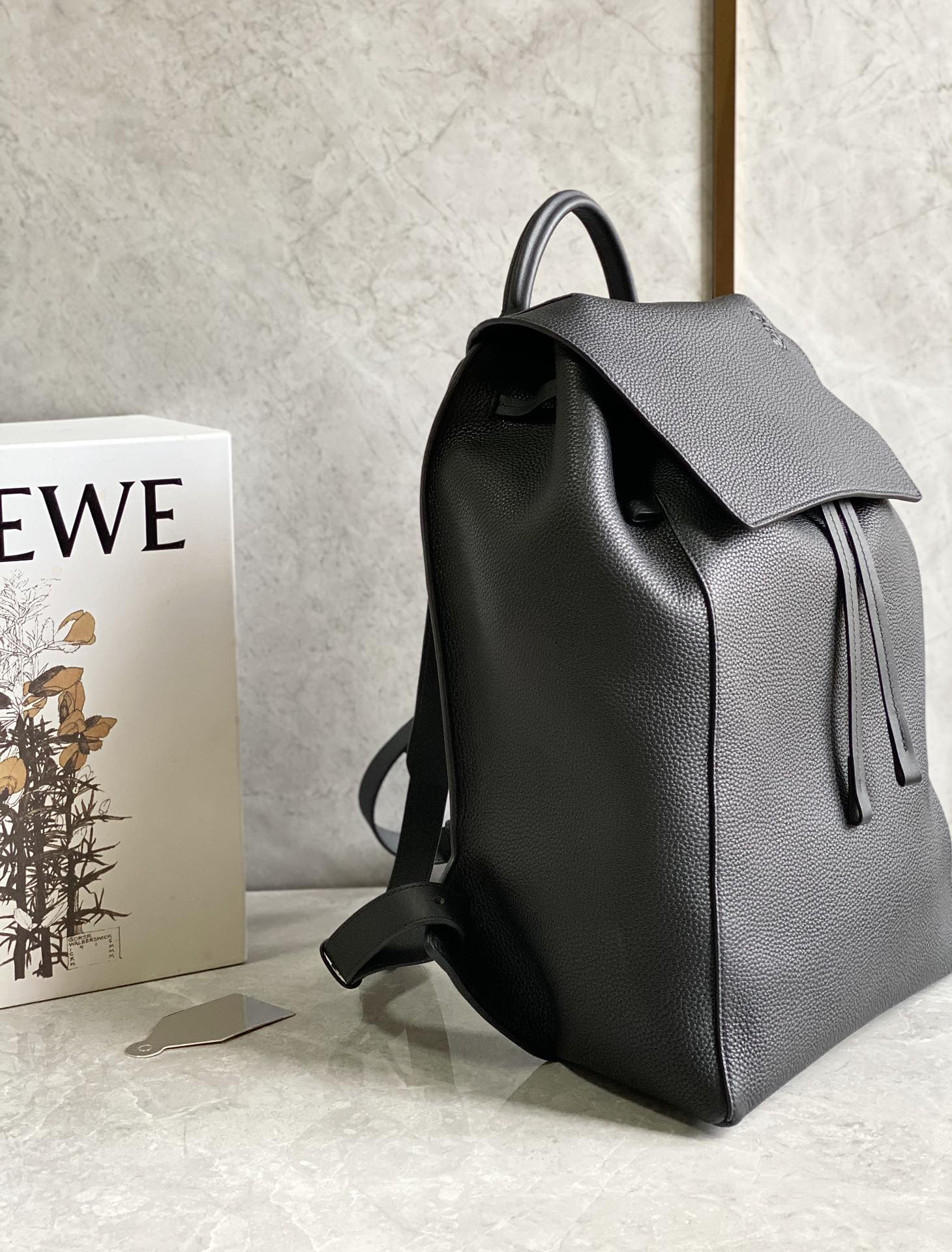 Loewe罗意威 粒面牛皮抽绳背包 黑色