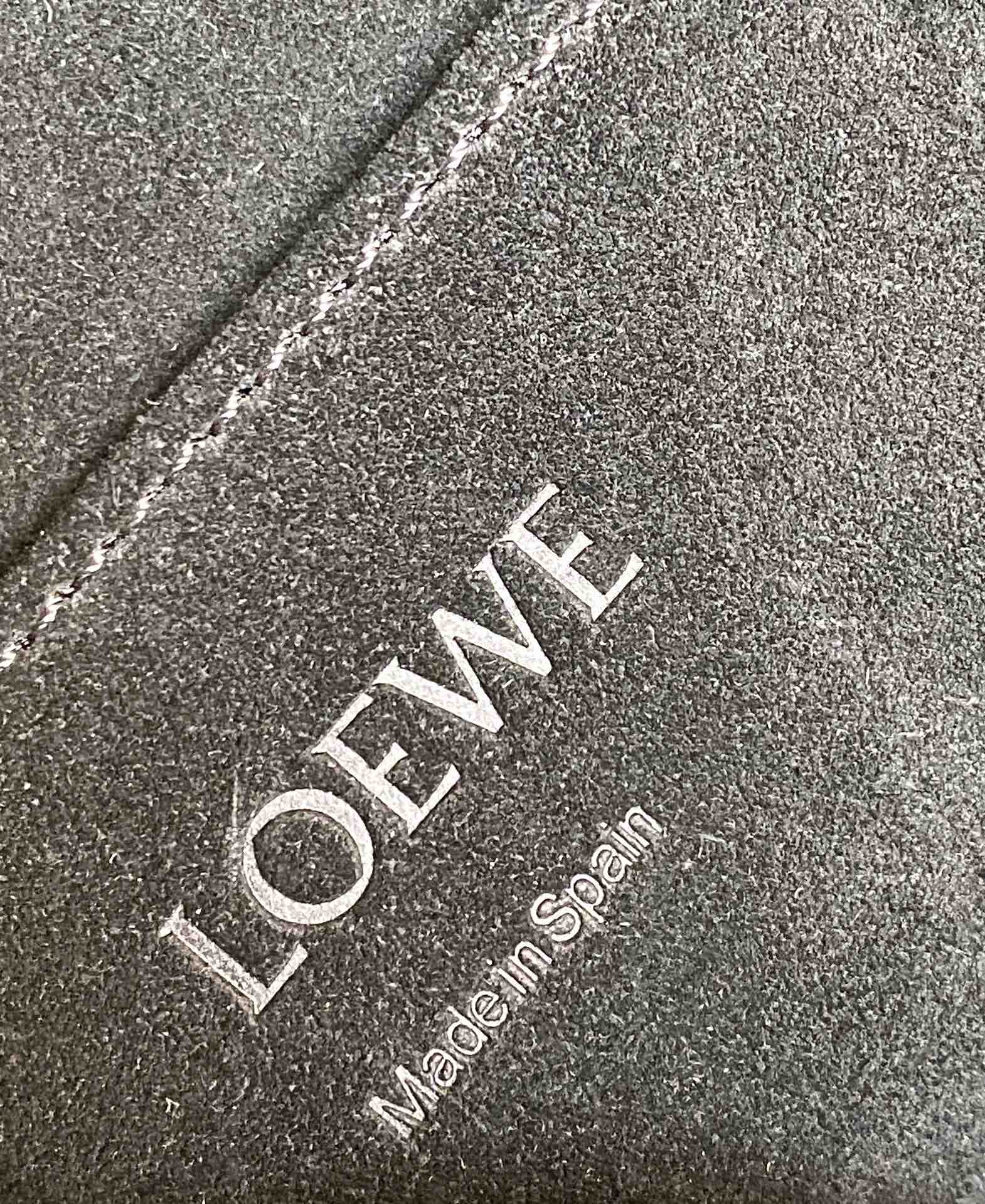 Loewe罗意威 粒面牛皮抽绳背包 黑色