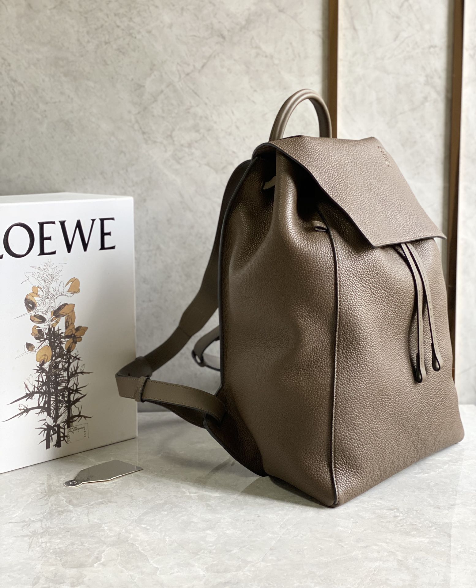 Loewe罗意威 粒面牛皮抽绳背包 土黄