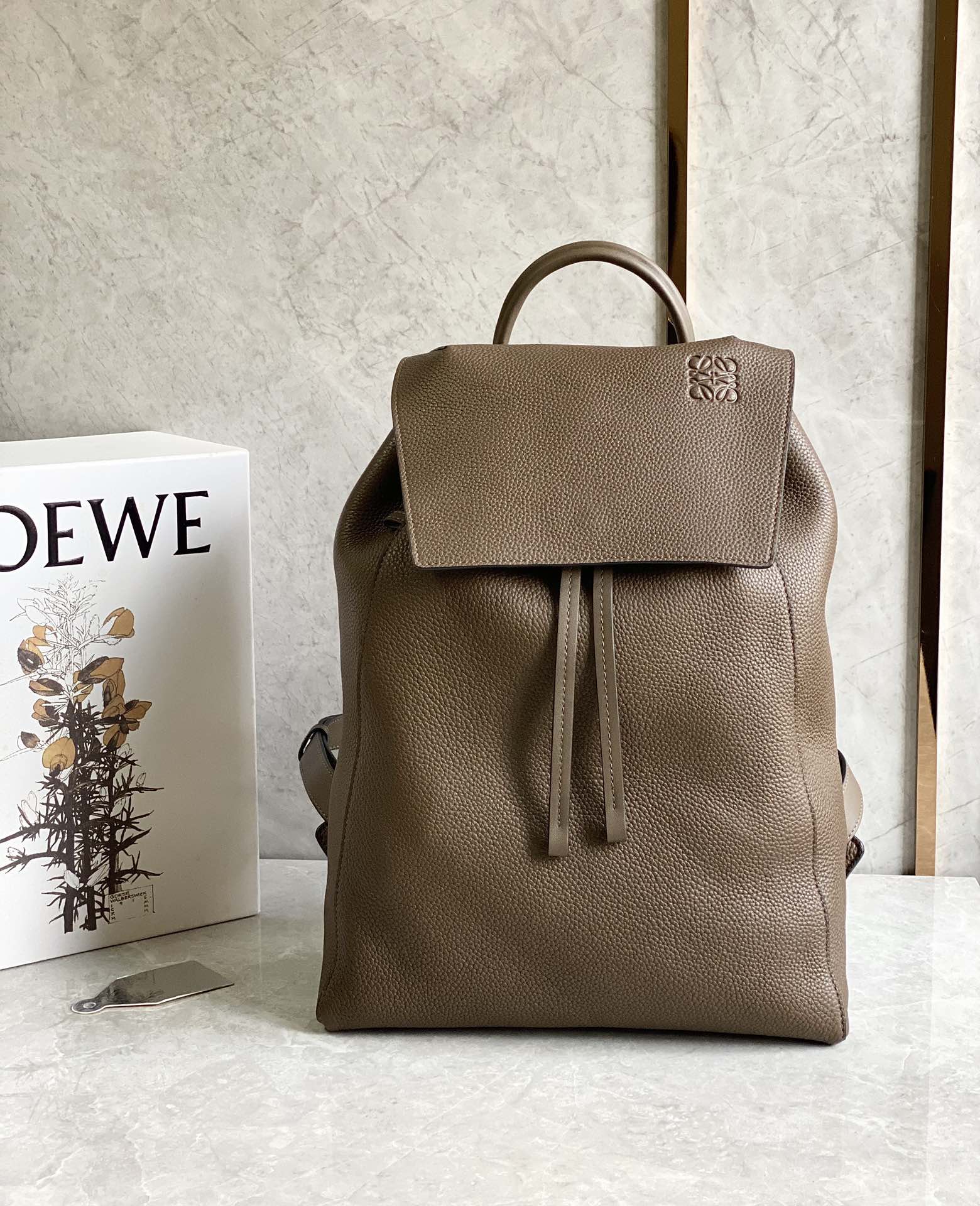 Loewe罗意威 粒面牛皮抽绳背包 土黄