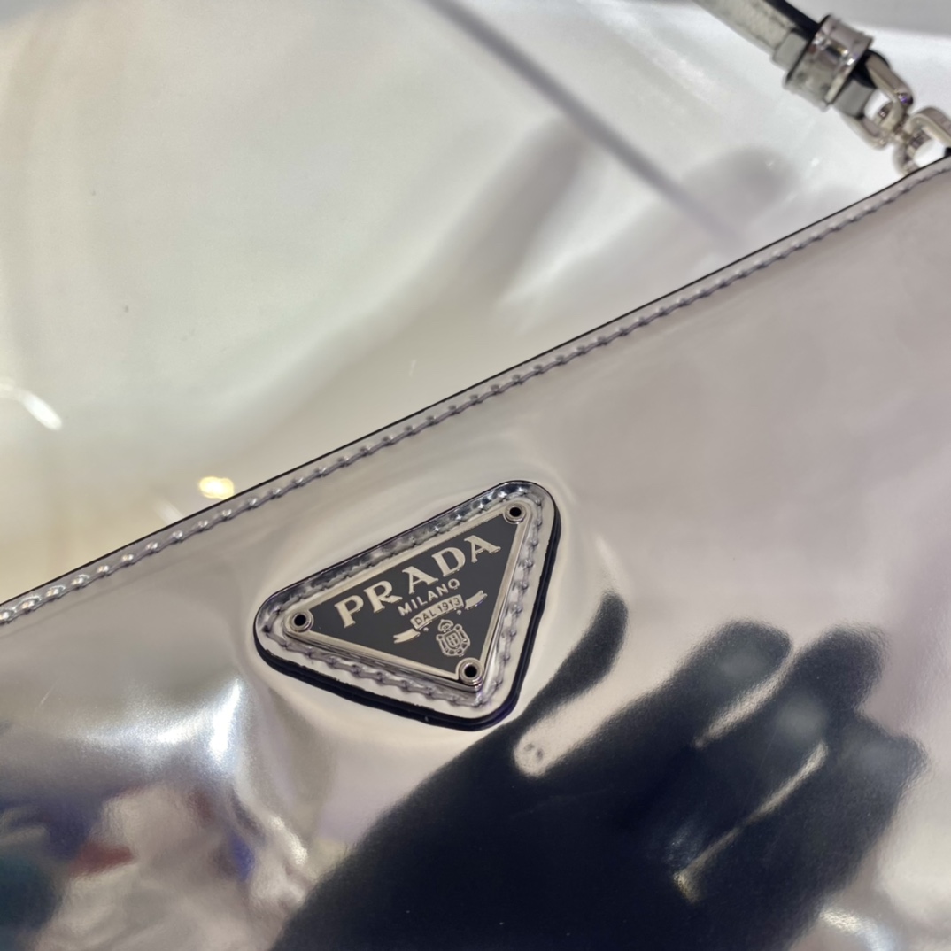 PRADA普拉达三角标小方形新款腋下包1BC155