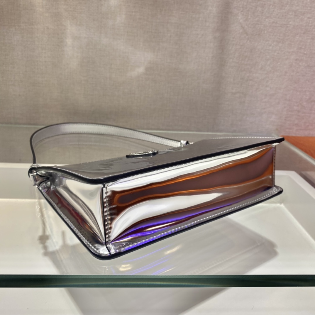 PRADA普拉达三角标小方形新款腋下包1BC155