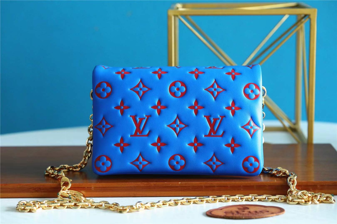 Louis Vuitton LV Coussin Crossbody & Shoulder Bags Buy The Best Replica
 Black Blue Pink Sheepskin Pochette Chains M80743