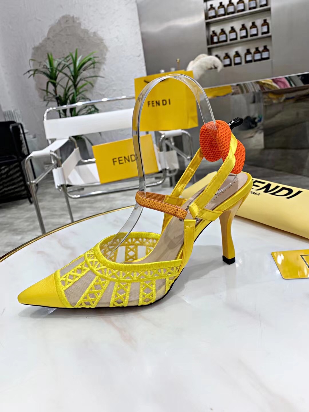 “2021 FEND Spring/Summer High-Heavy Sandals: Elegant, Novel, and Comfortable” - 图片 7