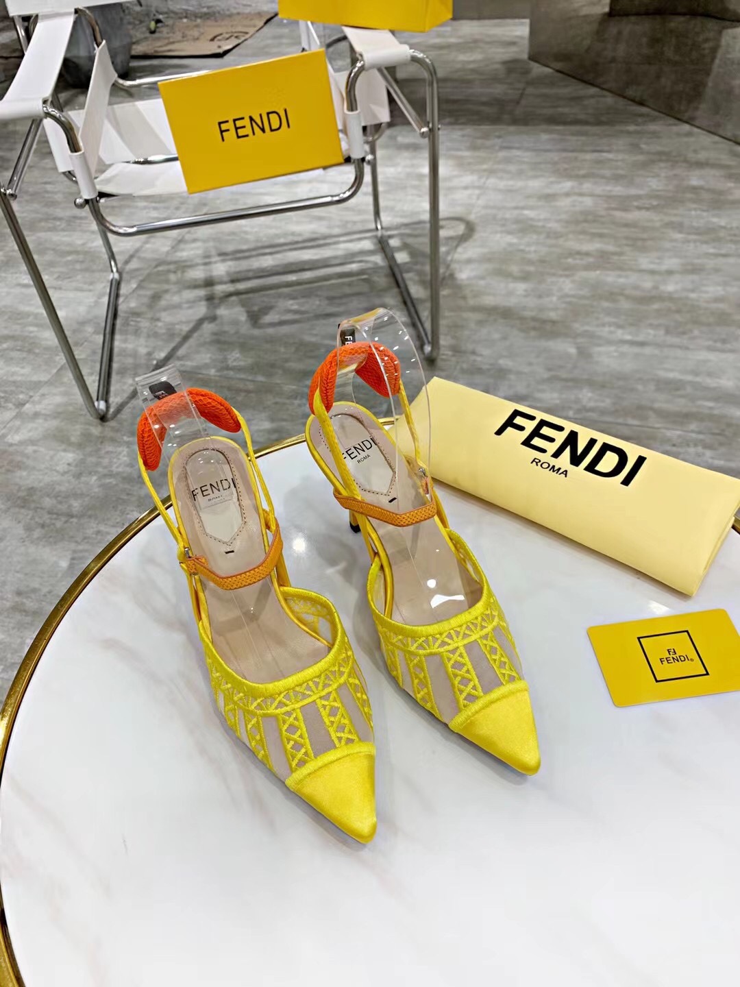 “2021 FEND Spring/Summer High-Heavy Sandals: Elegant, Novel, and Comfortable” - 图片 2