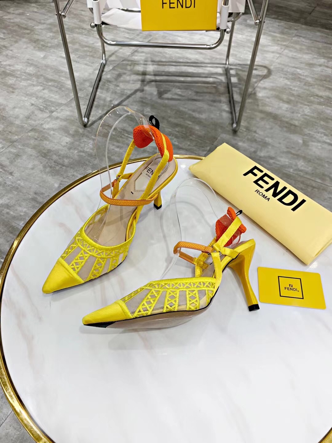 “2021 FEND Spring/Summer High-Heavy Sandals: Elegant, Novel, and Comfortable” - 图片 3