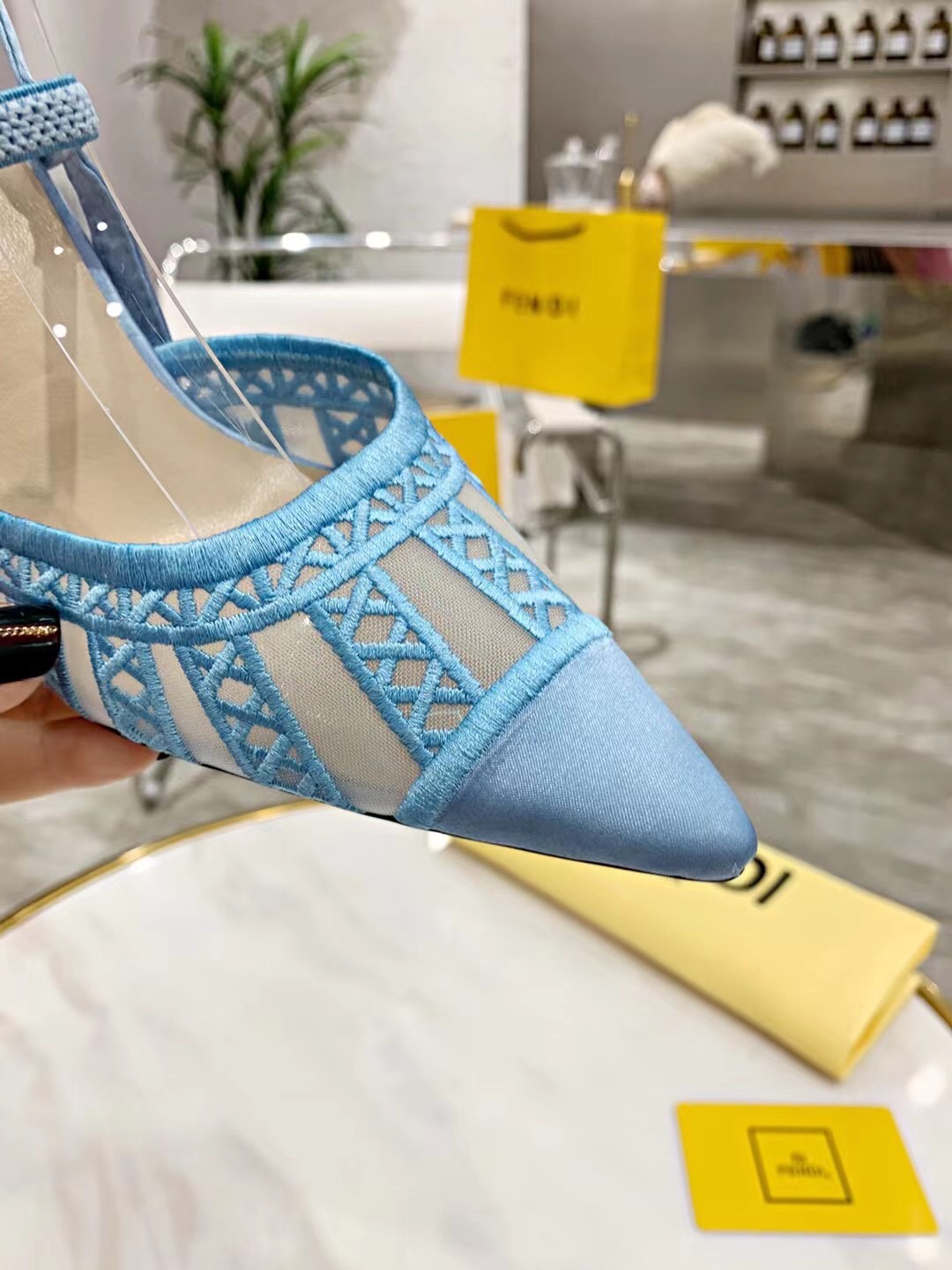 2021 FEND Spring/Summer High-Heavy Sandals: Elegant, Novel, and Comfortable - 图片 5