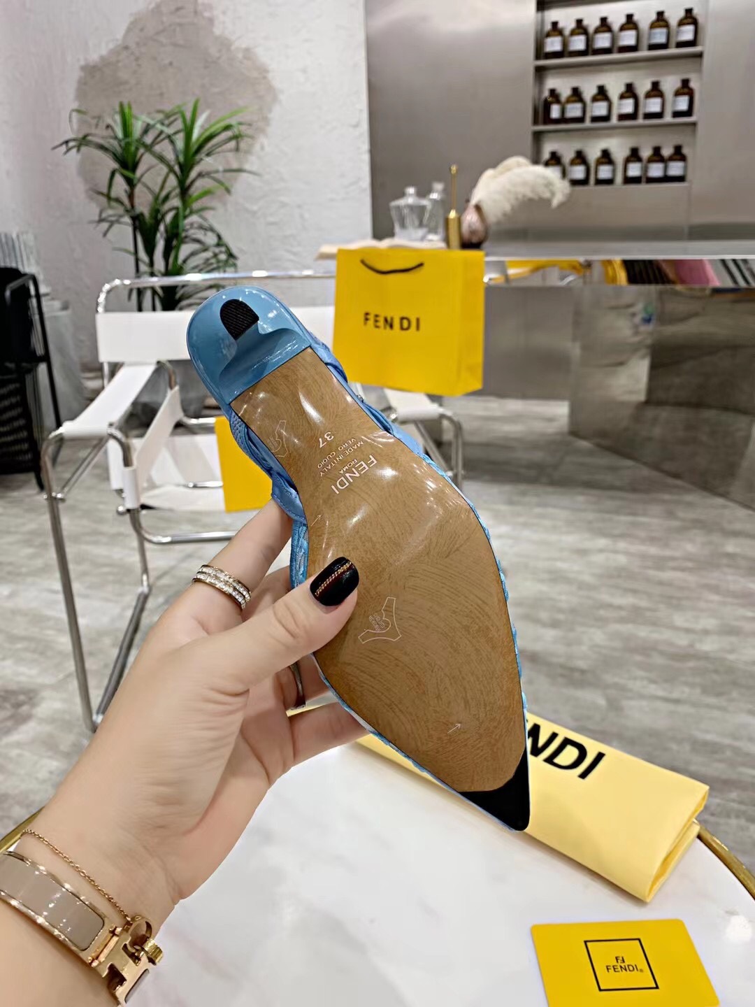 2021 FEND Spring/Summer High-Heavy Sandals: Elegant, Novel, and Comfortable - 图片 6