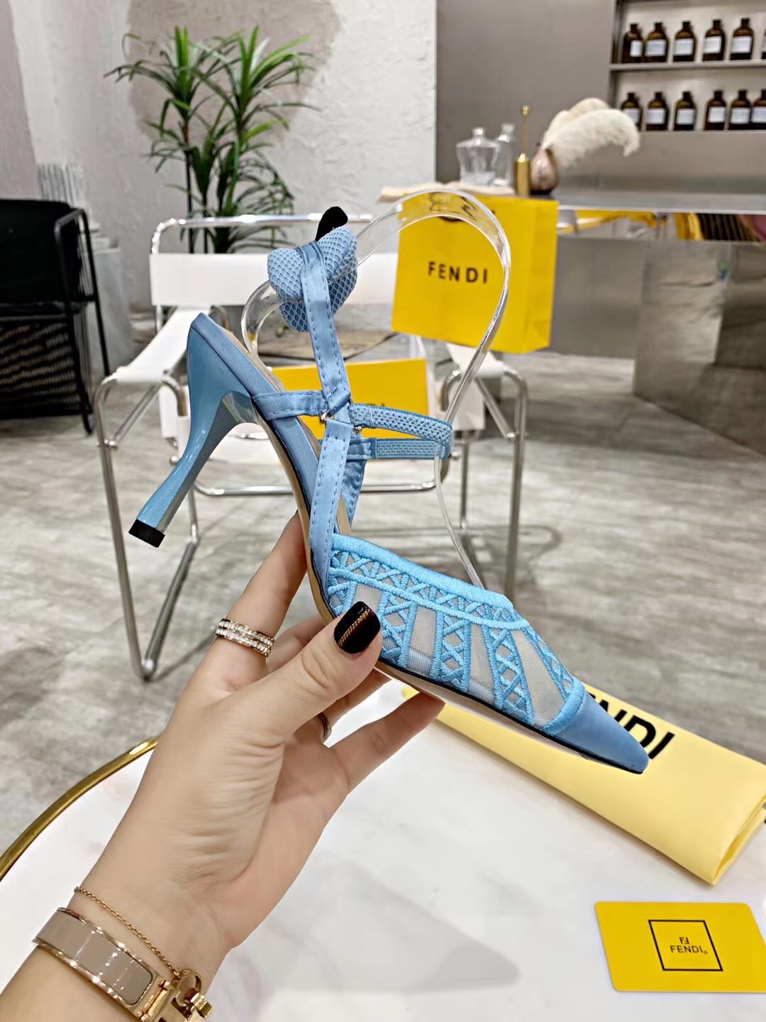 2021 FEND Spring/Summer High-Heavy Sandals: Elegant, Novel, and Comfortable - 图片 4