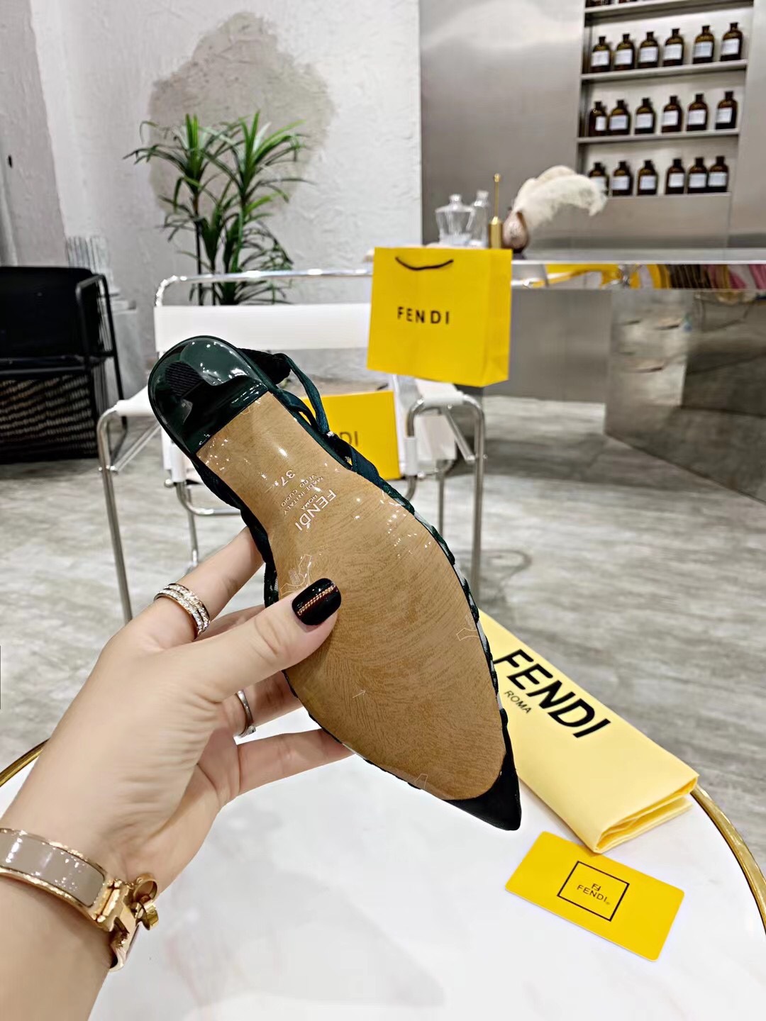 New 2021 FEND High-Heavy Sandals: Elegant, Stylish, and Comfortable Choice - 图片 8
