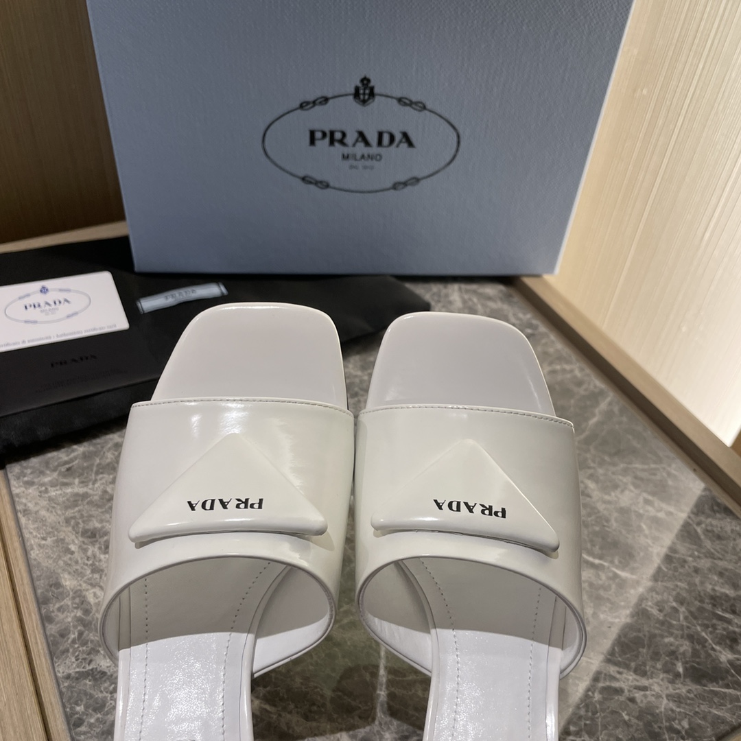 Alta calidad Prada/Prada 2021 nuevas sandalias de tacón alto zapatillas. Logotipo de la etiqueta tri