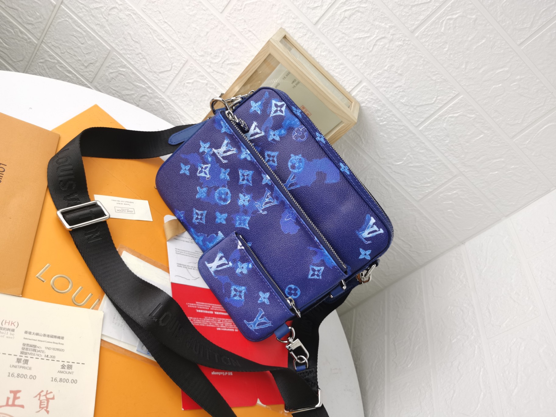 個性派M57840ブルー全皮印花Trio郵差包