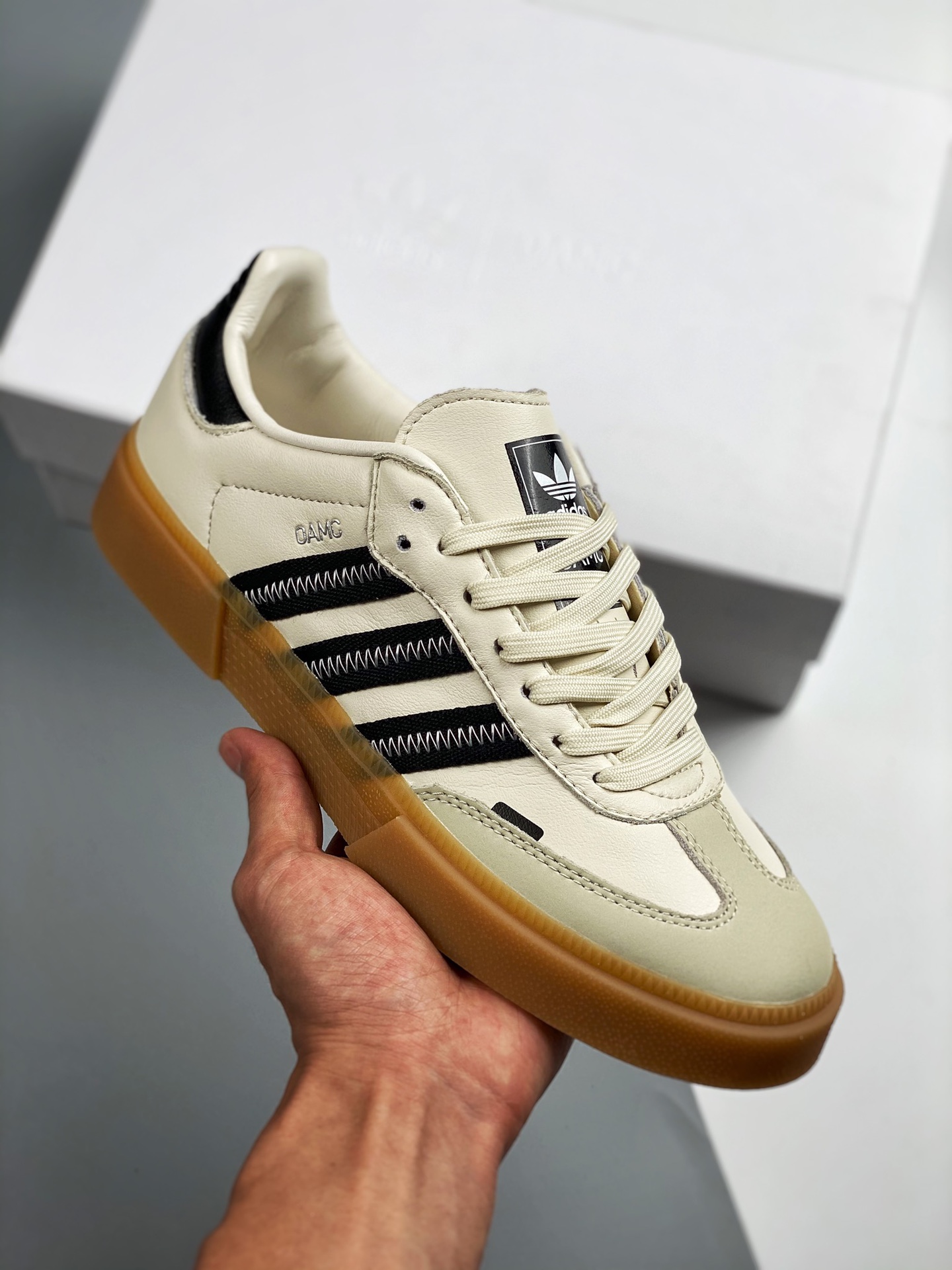 OAMC×adidas originals Type O-8 gris-negro OAMC se inspira en el entorno cultural actual. En su colaboración con adidas,…