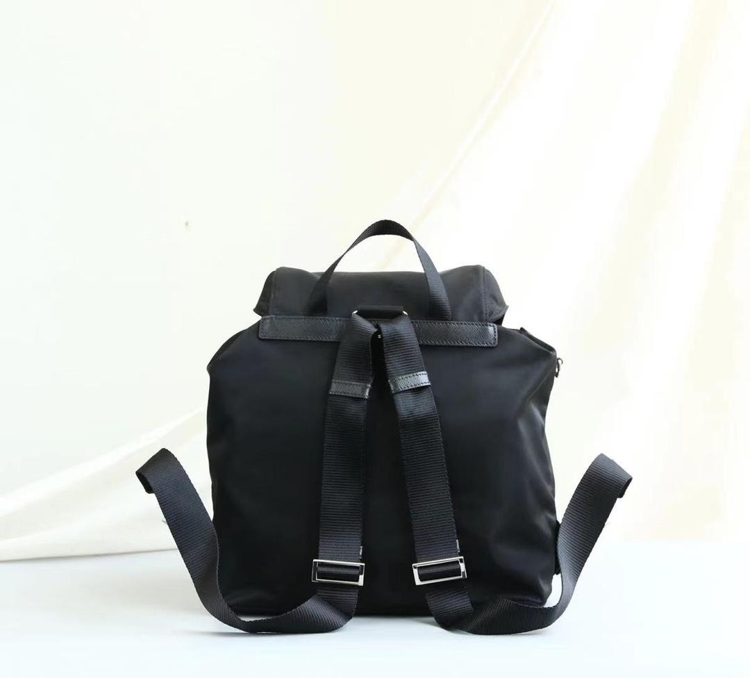 Рюкзак Prada Re-Nylon черный