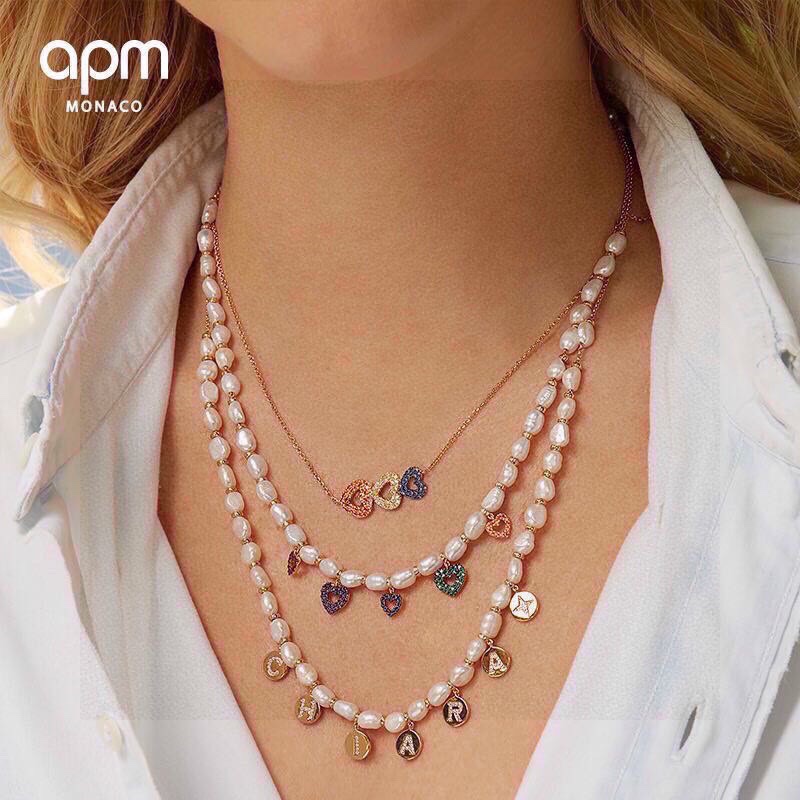 aPm monaco新品多彩爱心项链女 三心项链，趣味锁骨链简约设计感，925纯银材质。这款三心型项链打