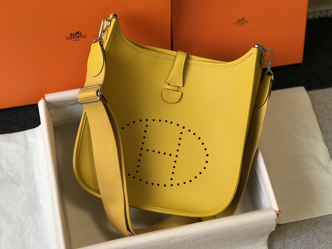 Hermès Evelyne Yellow Leather Crossbody Bag Adjustable Strap, 28cm