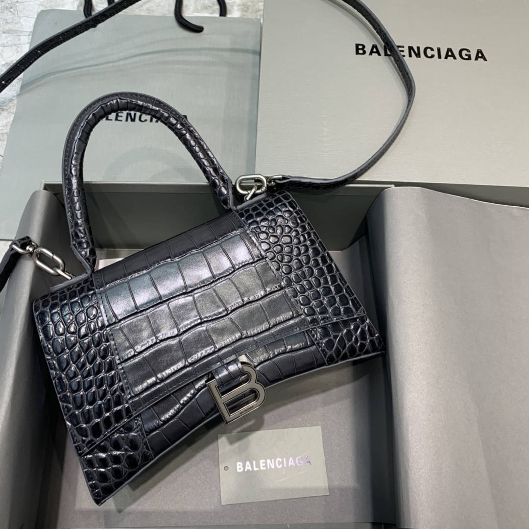 小号原单Balencia巴黎家本季重磅鳄鱼碳黑沙漏包独特的标志性弧线形状造型极具辨识度一眼就让人眼前一亮